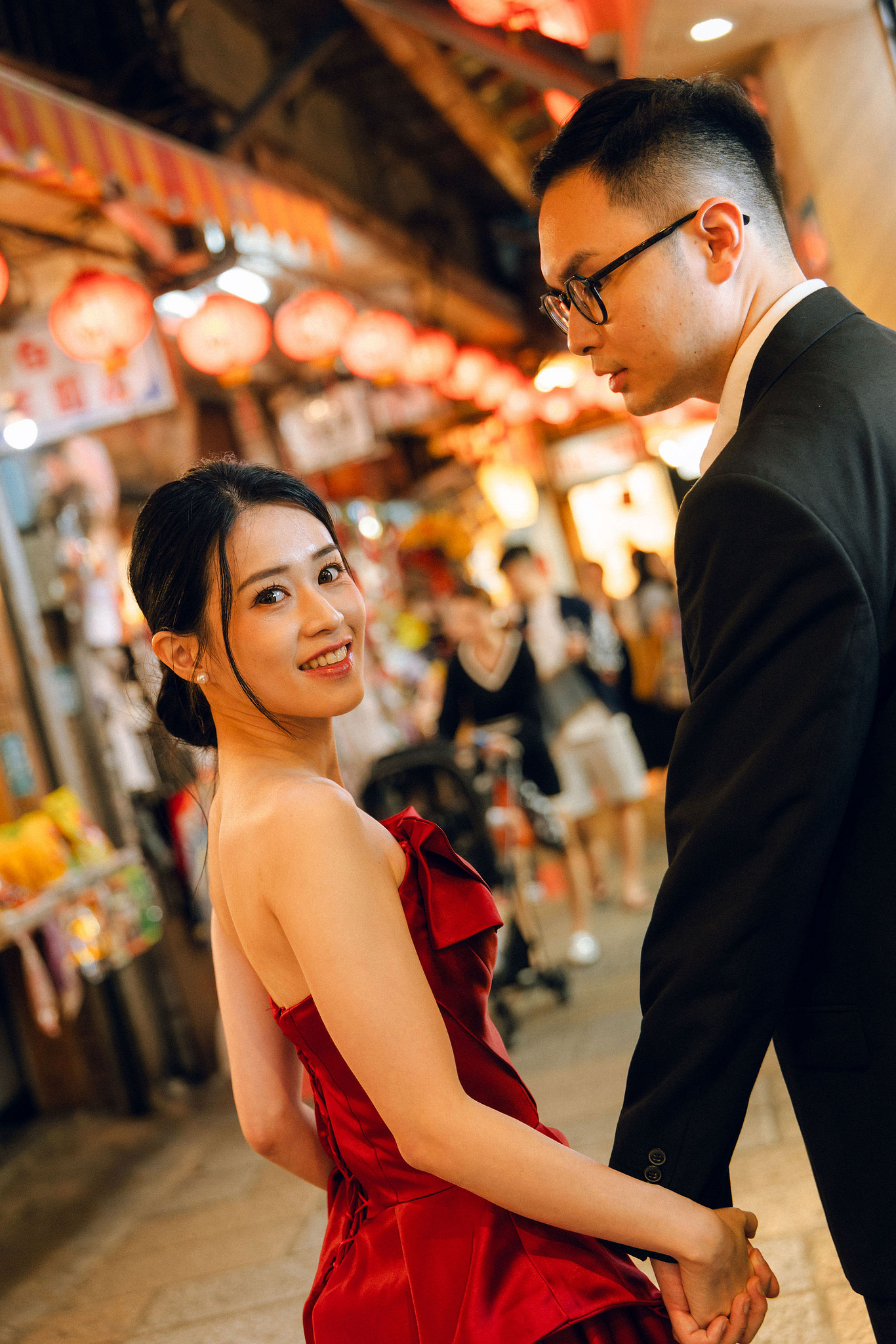 Taiwan Pre-Wedding Photoshoot | Dadaocheng, Shifen & Jiufen at Jiufen pre-wedding photo