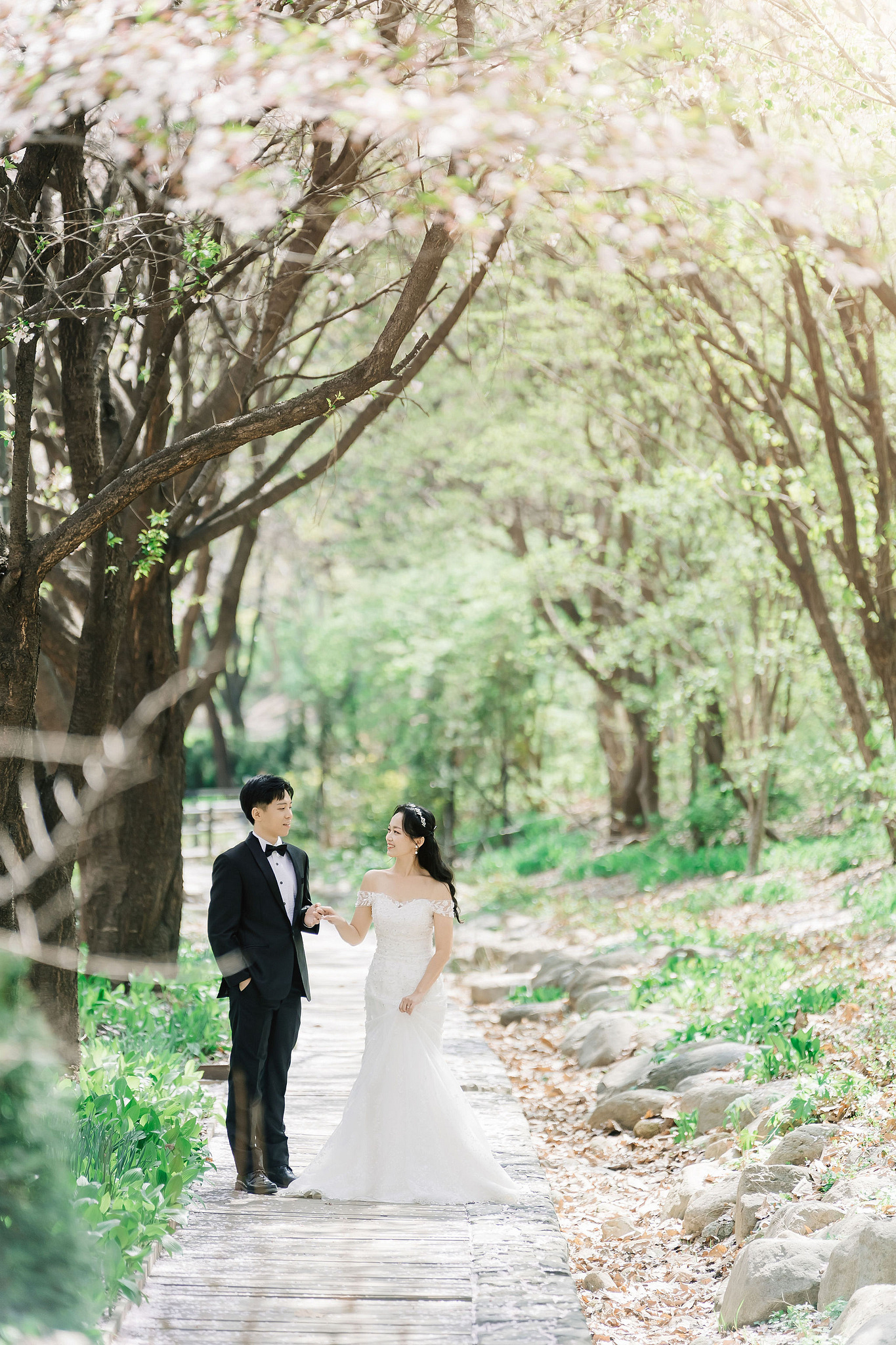 Seoul Pre-Wedding Photoshoot | Seoul Forest, Namsan Tower & Namsangol Hanok Village at Seoul Forest pre-wedding photo