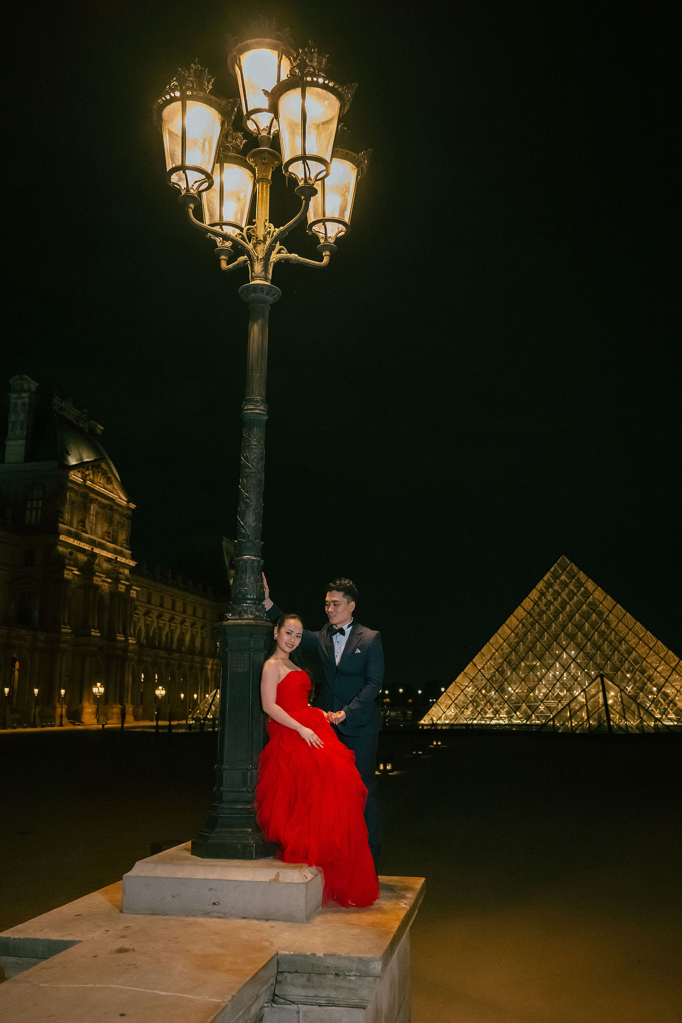 Paris Pre-Wedding Photoshoot | Trocadéro, Vintage Car, Parisian Café, Paris Rooftop & Louvre at Louvre pre-wedding photo