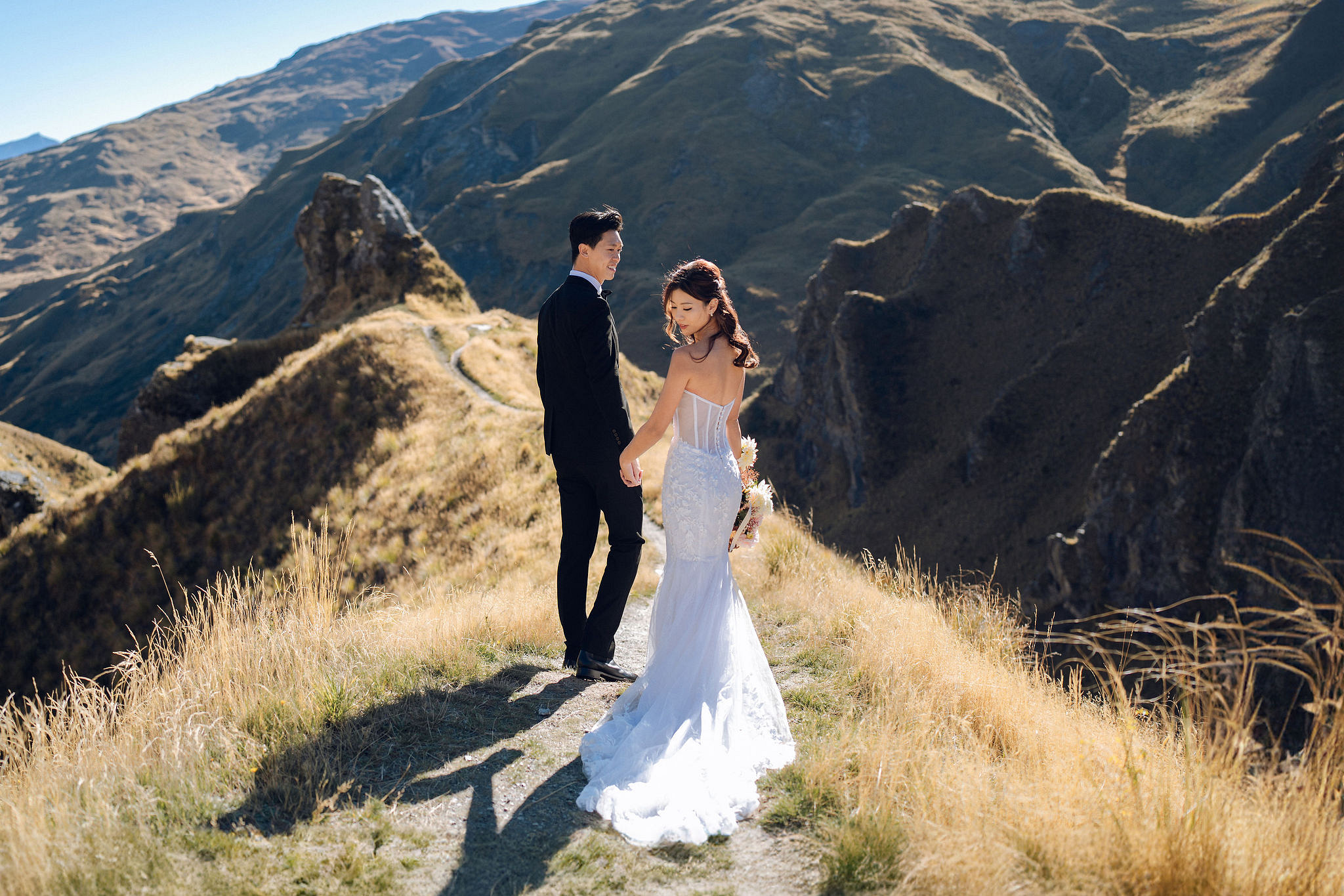 New Zealand Autumn Pre-Wedding Photoshoot Twin Peak Skippers Canyon Alpaca Farm Hilltop Cardrona Night Shoot Kombi Van at Skippers Canyon pre-wedding photo