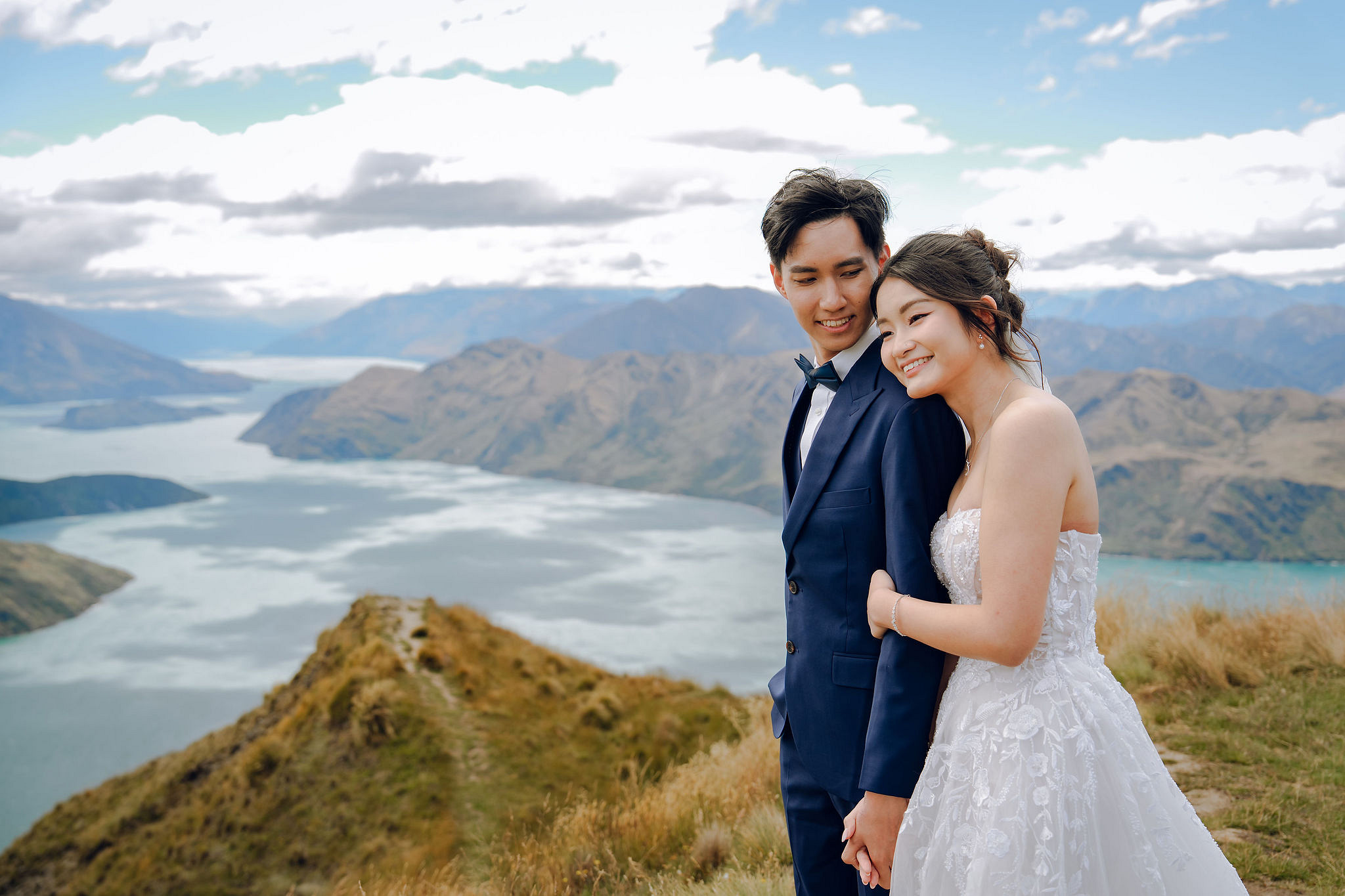 New Zealand Pre-Wedding Photoshoot | Coromandel Peak, Queenstown Highway & Alpaca Farm at Coromandel Peak pre-wedding photo