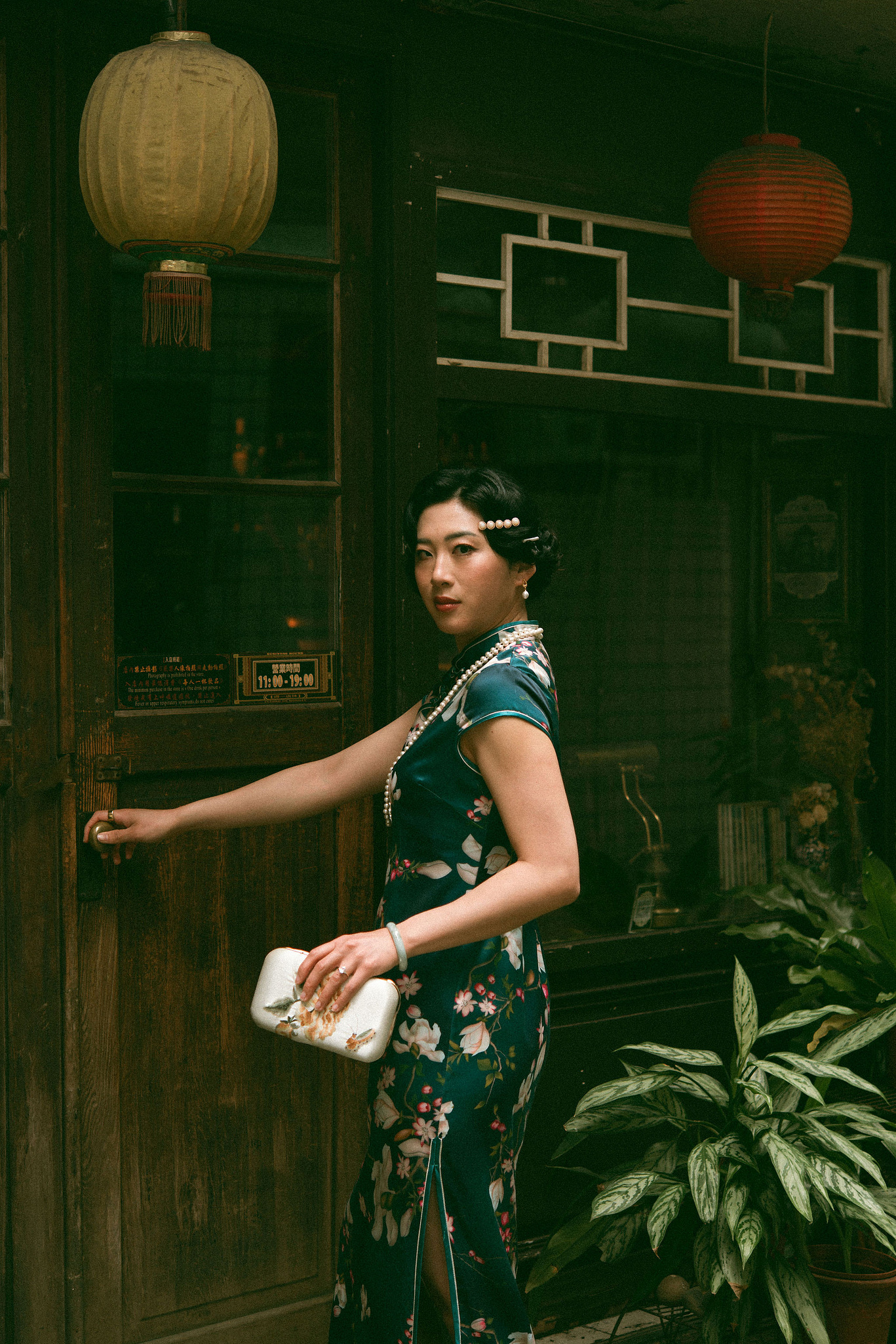 Taiwan Pre-Wedding Photoshoot | Cafe Chamber, Yangmingshan & Huaxi Street Night Market at Cafe Chamber pre-wedding photo