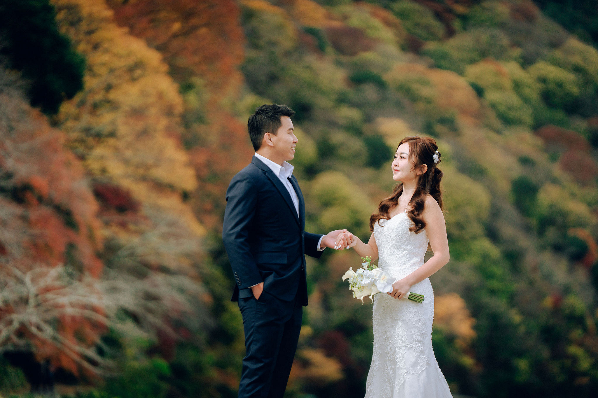 Kyoto Pre-Wedding Photoshoot | Arashiyama River, Arashiyama Temple & Mt. Wakakusa at Arashiyama River pre-wedding photo