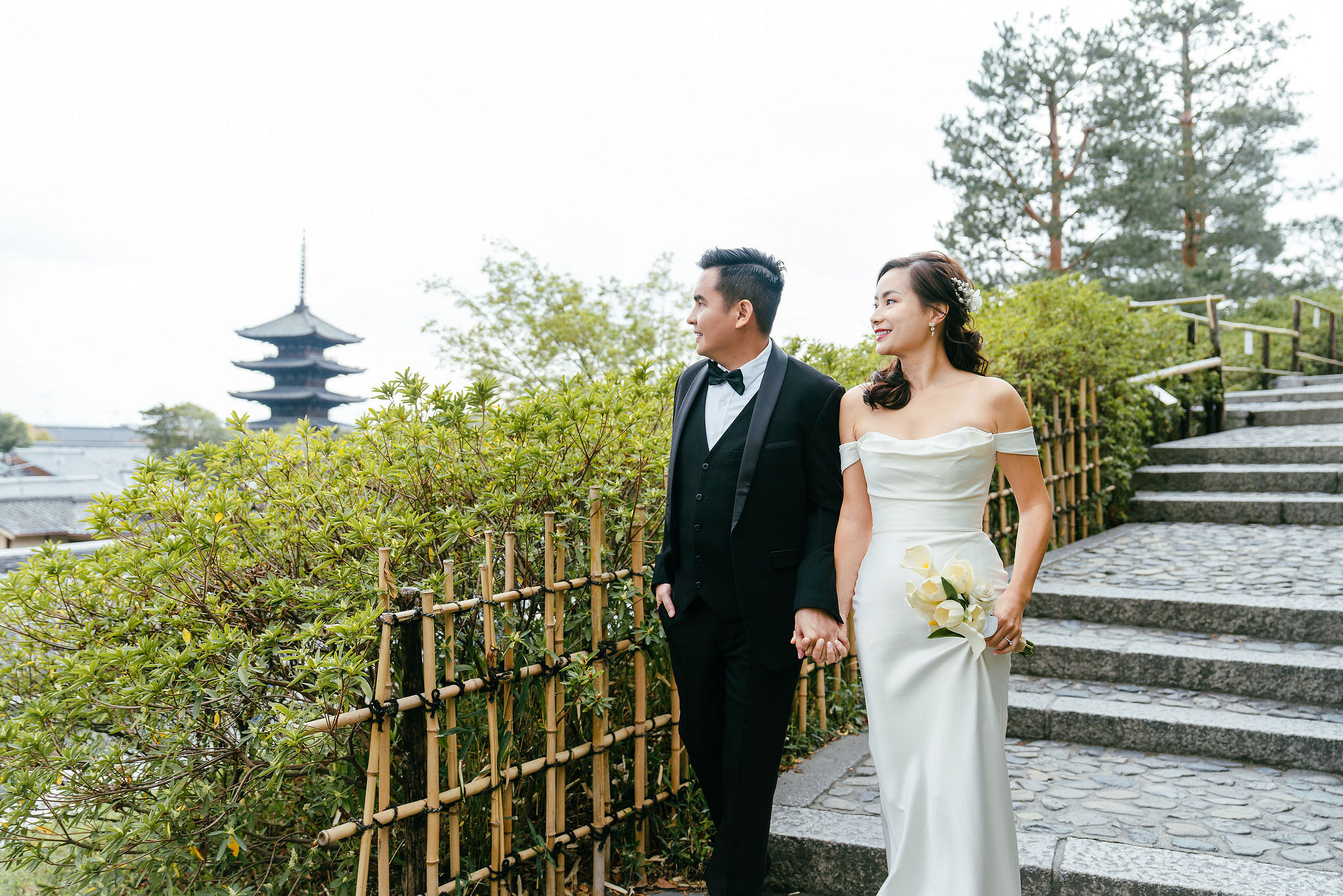 Kyoto Pre-Wedding Photoshoot | Gion Canal, Ninenzaka & Mount Wakakusa at Ninenzaka & Yasaka Pagoda pre-wedding photo