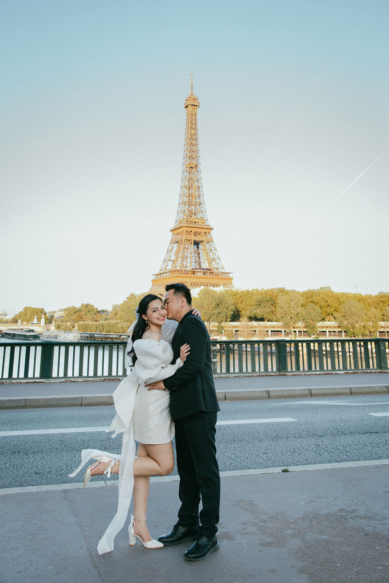 Paris Autumn Pre-Wedding Photoshoot | Avenue de Camoëns, Tuileries Garden, Louvre, Pont Alexandre III & Bir-Hakeim Bridge at Bir-Hakeim Bridge pre-wedding photo