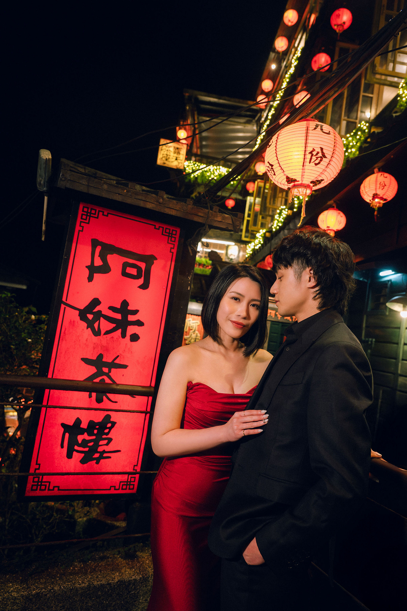 Taiwan Pre-Wedding Photoshoot | Ximending, Lengshuikeng & Jiufen at Jiufen pre-wedding photo