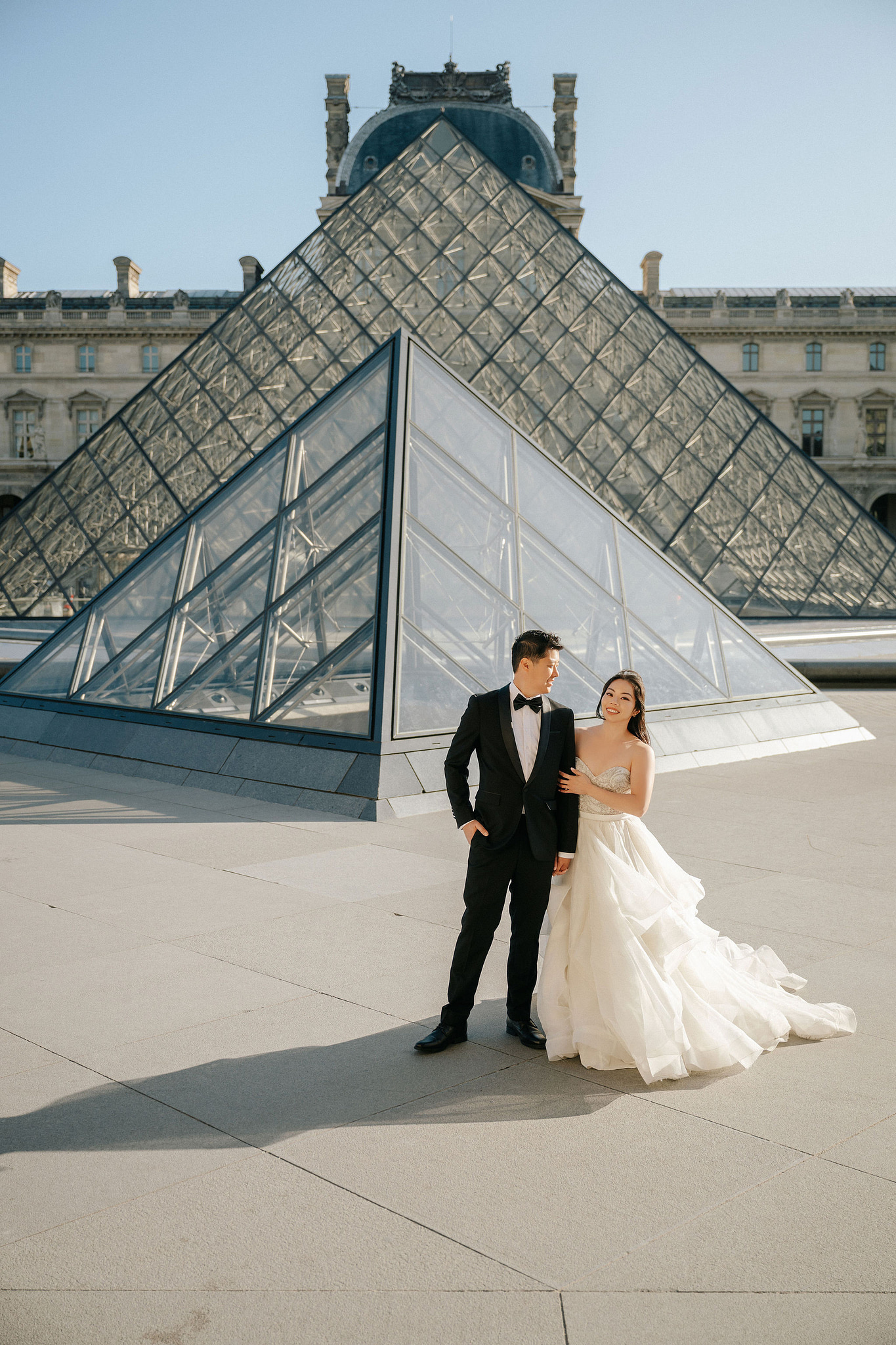 Paris Pre-Wedding Photoshoot | Place du Trocadéro, Port Debilly, Louvre, Parisian Streets & Bir-Hakeim Bridge at Louvre pre-wedding photo