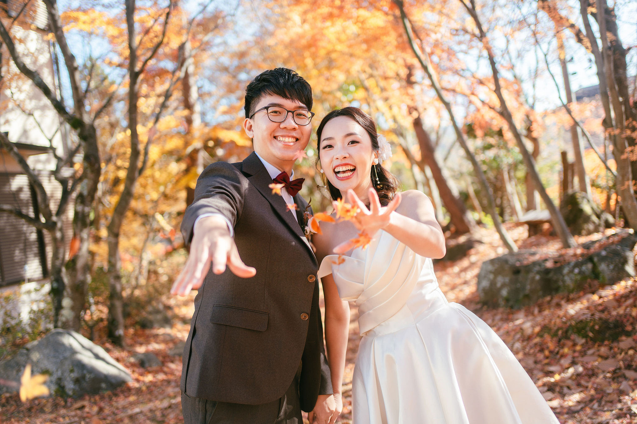 Tokyo & Mt Fuji Pre-Wedding Photoshoot | Asakusa Temple, Maple Corridor, Susuki Fields & Lake Kawaguchiko at Maple Corridor pre-wedding photo