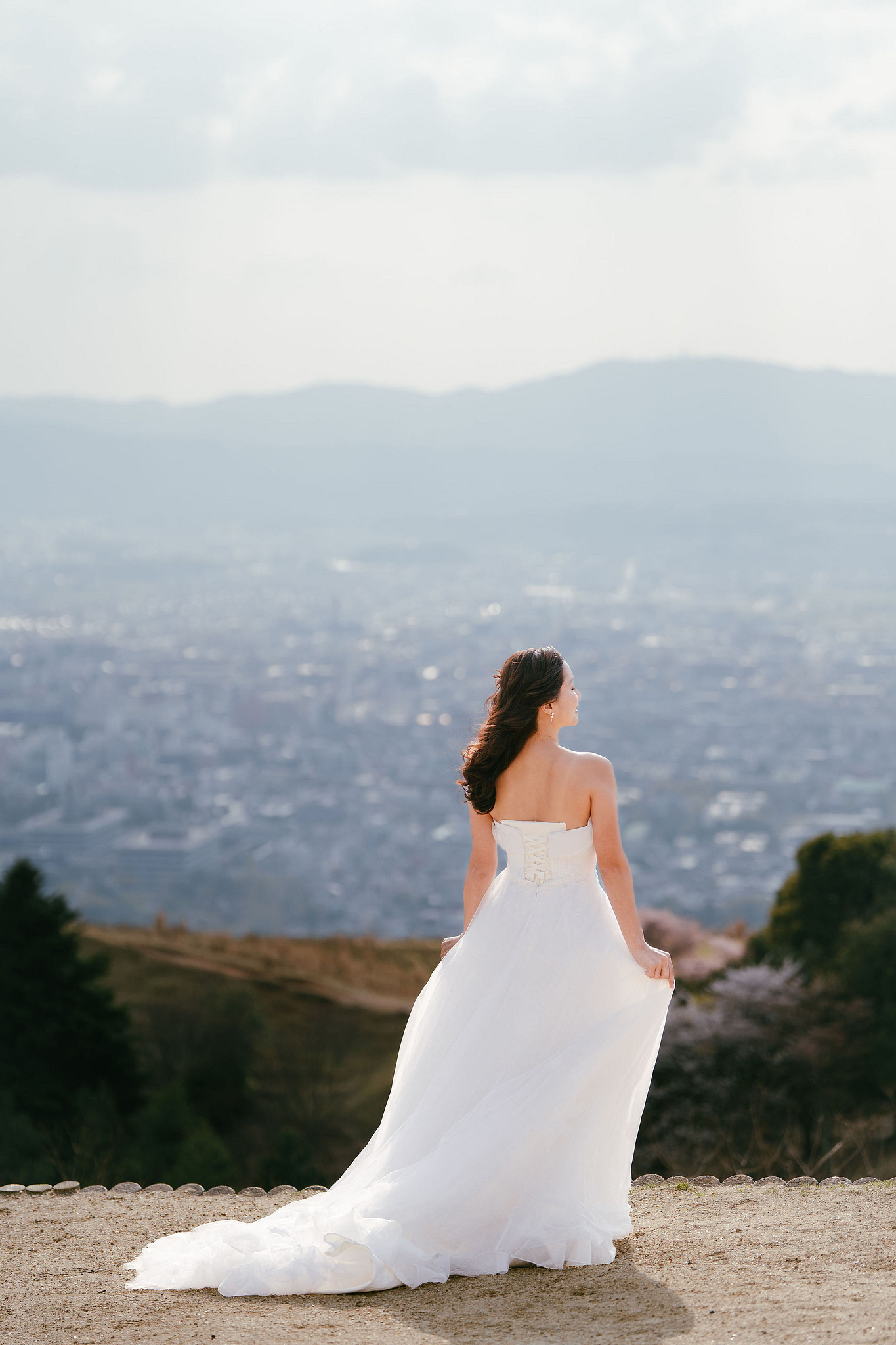 Kyoto Pre-Wedding Photoshoot | Gion Canal, Ninenzaka & Mount Wakakusa at Mount Wakakusa, Nara pre-wedding photo