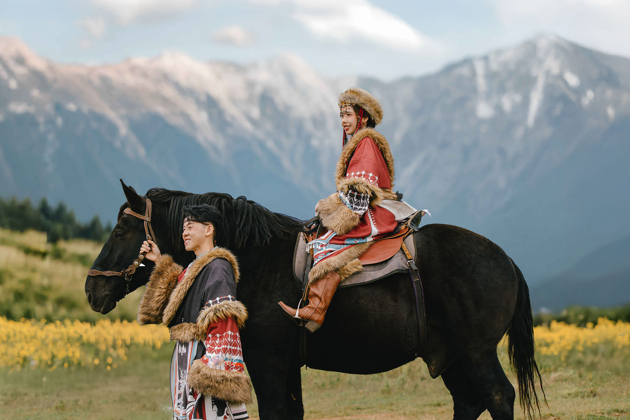 Yunnan Pre-Wedding Photoshoot Lijiang Dragon Jade Mountain Tribal Experience Ancient Town Hanfu at Yunnan Highland Pastures pre-wedding photo