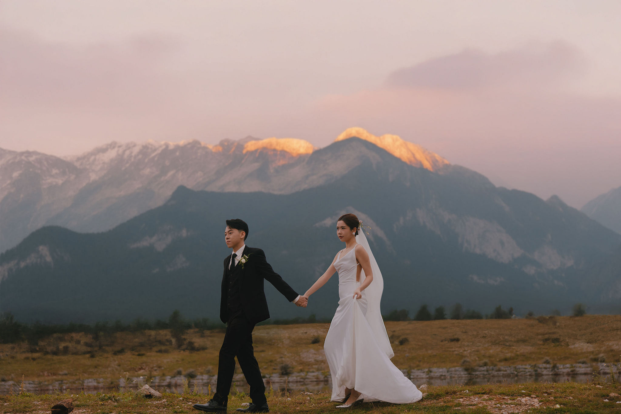 Yunnan Pre-Wedding Photoshoot Lijiang Dragon Jade Mountain Tribal Experience Ancient Town Hanfu at Jade Dragon Snow Mountain pre-wedding photo