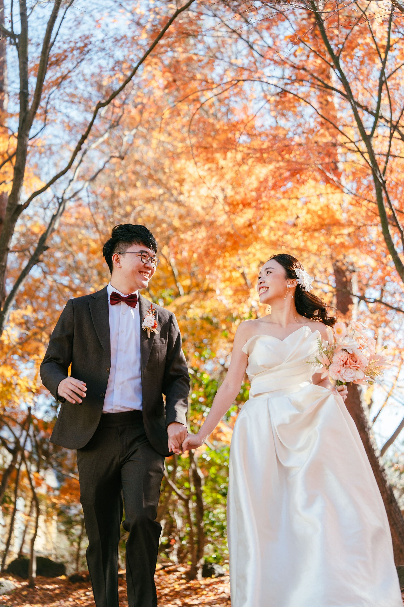 Tokyo & Mt Fuji Pre-Wedding Photoshoot | Asakusa Temple, Maple Corridor, Susuki Fields & Lake Kawaguchiko at Maple Corridor pre-wedding photo