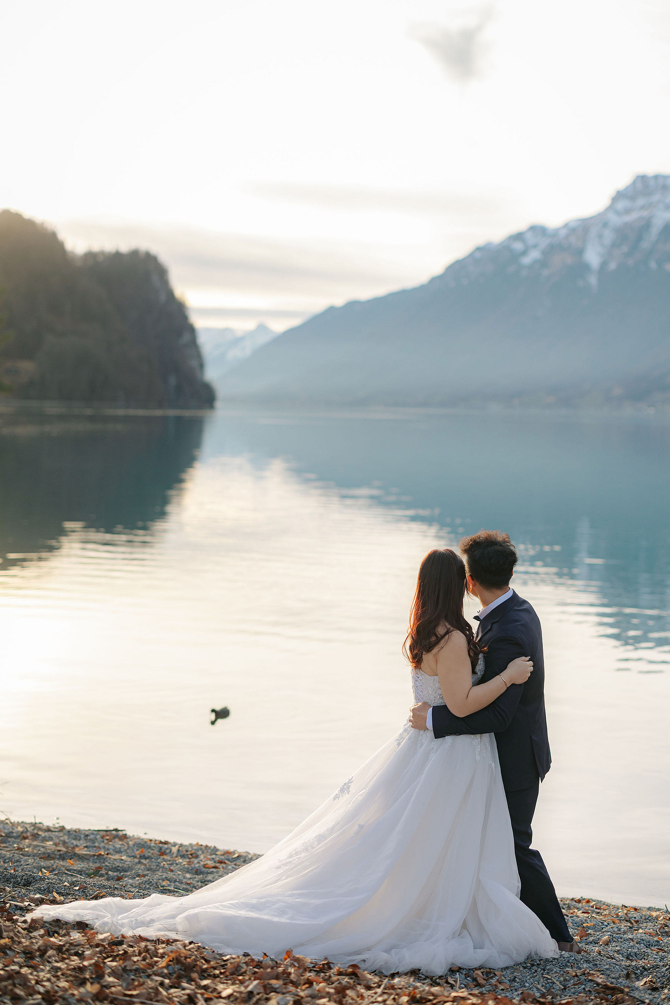 Switzerland Pre-Wedding Photoshoot | Lauterbrunnen, Grindelwald First & Lake Brienz at Lake Brienz pre-wedding photo