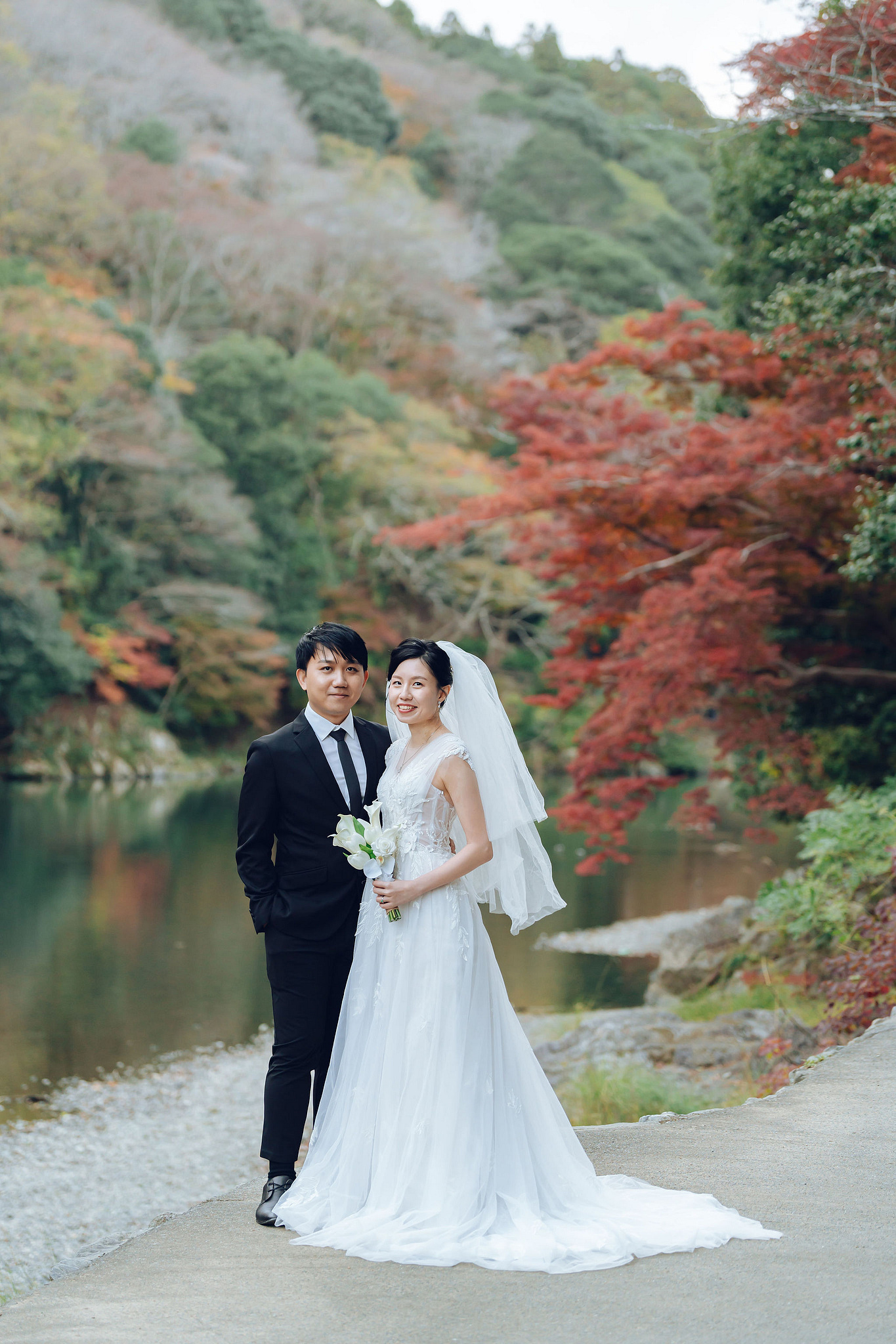 Kyoto Pre-Wedding Photoshoot | Traditional Higashiyama, Arashiyama Hills & Nighttime Railway at Arashiyama Area & Hillside pre-wedding photo