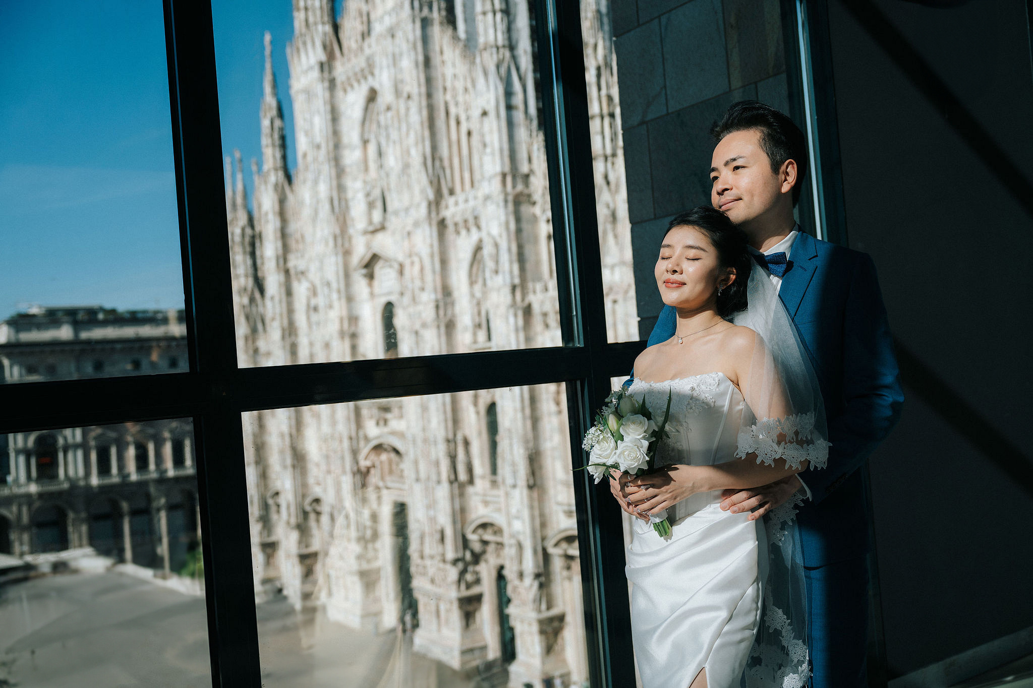 Milan Pre-Wedding Photoshoot | Milan Cathedral & Galleria Vittorio Emanuele II at Milan Cathedral pre-wedding photo