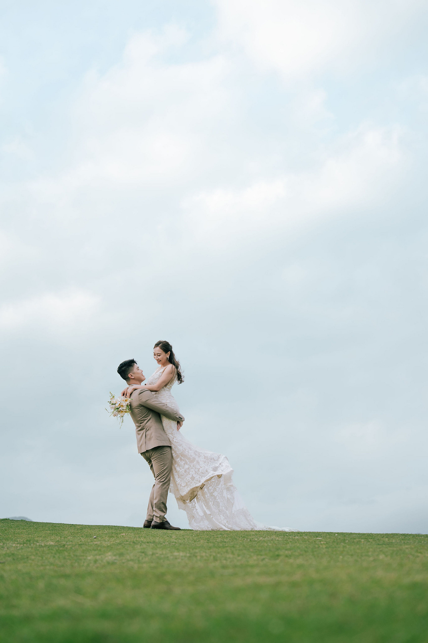 Mt. Fuji Pre-Wedding Photoshoot | Mt. Fuji Village, Oishi Park & Mt. Fuji Park at Mt. Fuji Park pre-wedding photo