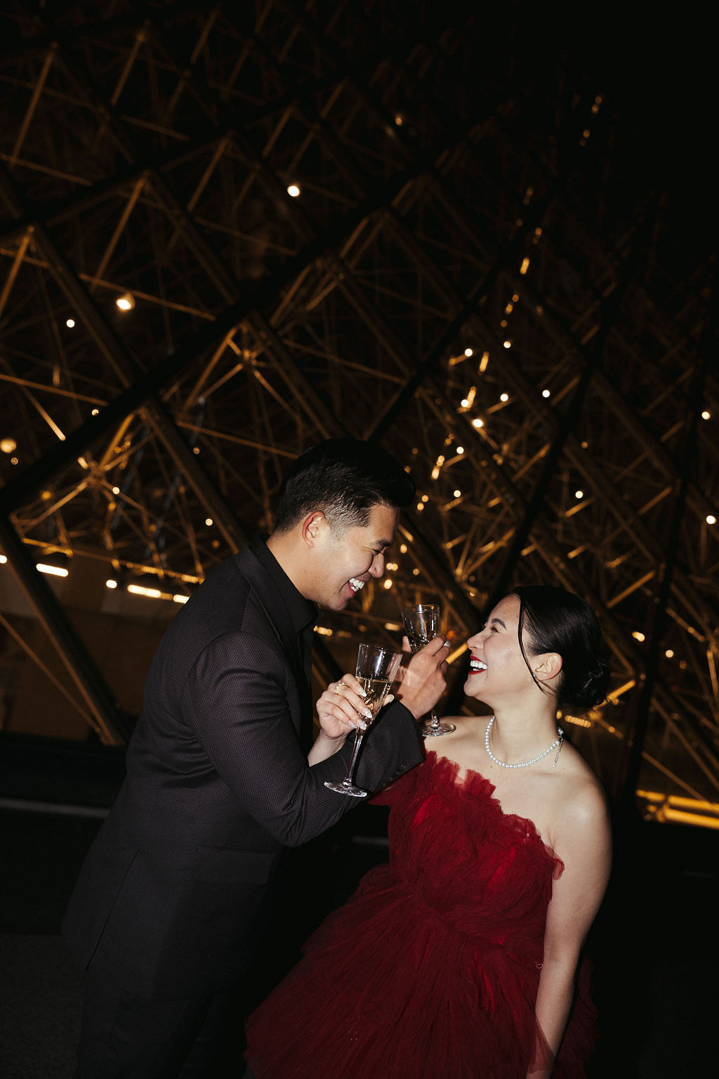 Paris Pre-Wedding Photoshoot with Eiﬀel Tower Louvre Museum Parisian Cafe Vintage Car Rooftop Night at Louvre Museum pre-wedding photo