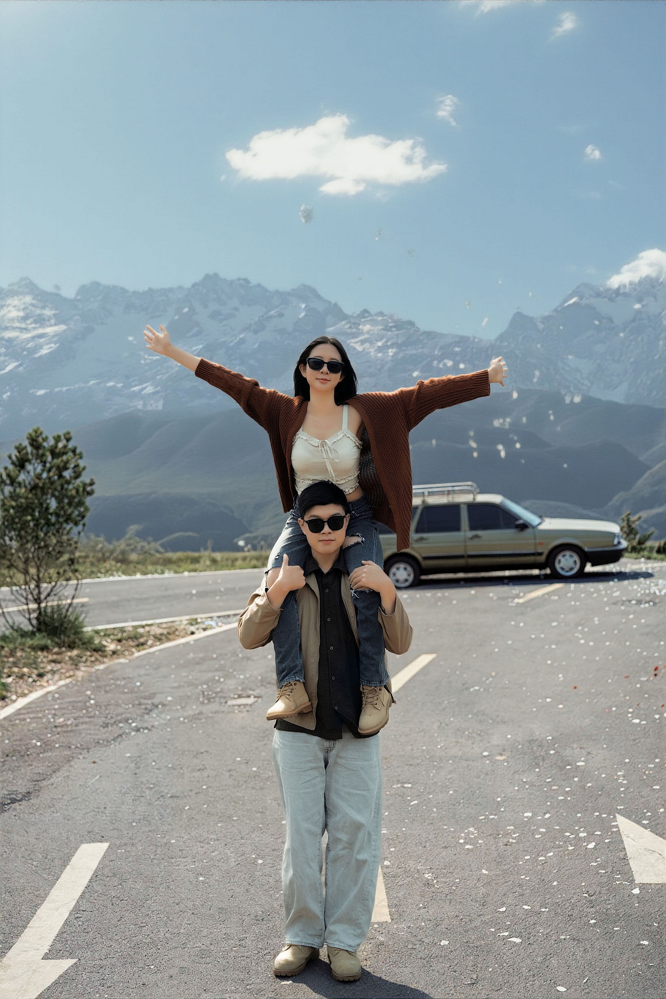 Lijiang, Yunnan Pre-Wedding Photoshoot | Spruce Meadow, Blue Moon Valley, Yulong Snow Mountain & Shuhe Ancient Town at Yulong Snow Mountain pre-wedding photo