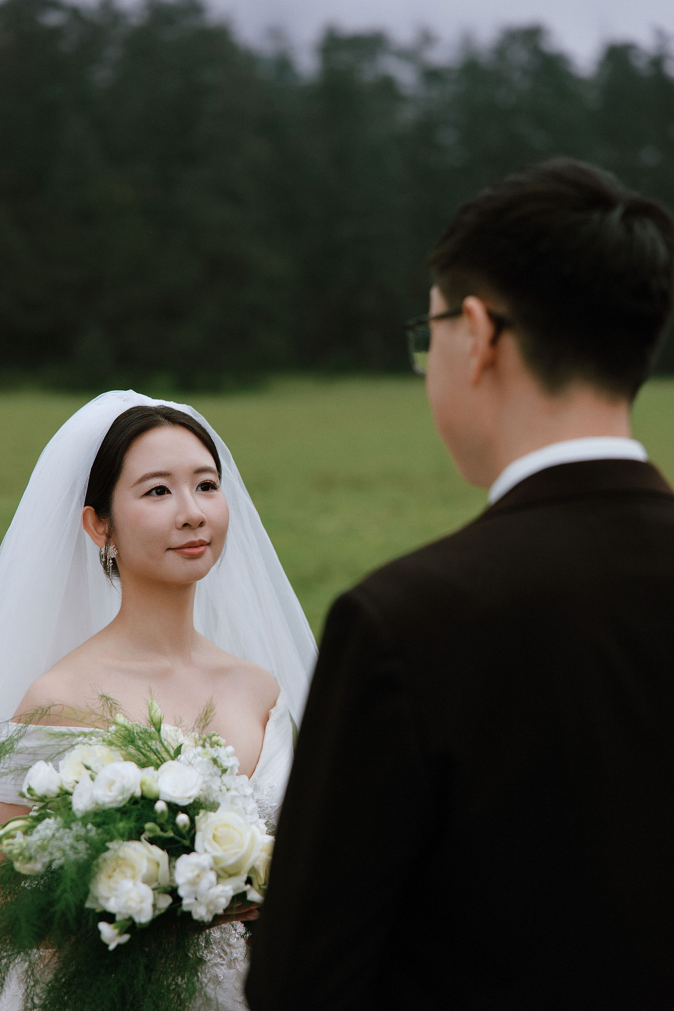 Lijiang, Yunnan Pre-Wedding Photoshoot | Spruce Meadow, Blue Moon Valley, Yulong Snow Mountain & Shuhe Ancient Town at Spruce Meadow pre-wedding photo
