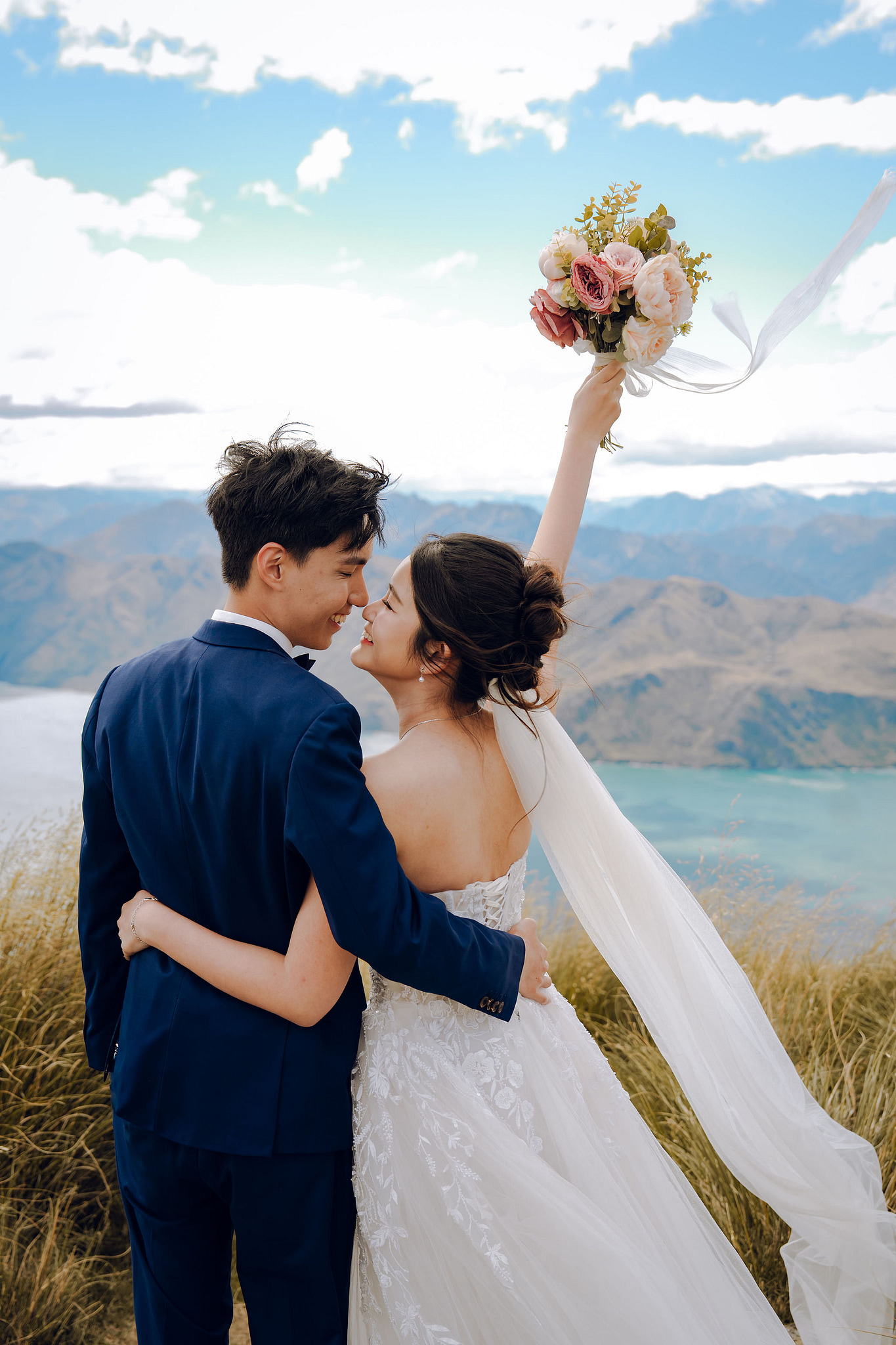New Zealand Pre-Wedding Photoshoot | Coromandel Peak, Queenstown Highway & Alpaca Farm at Coromandel Peak pre-wedding photo
