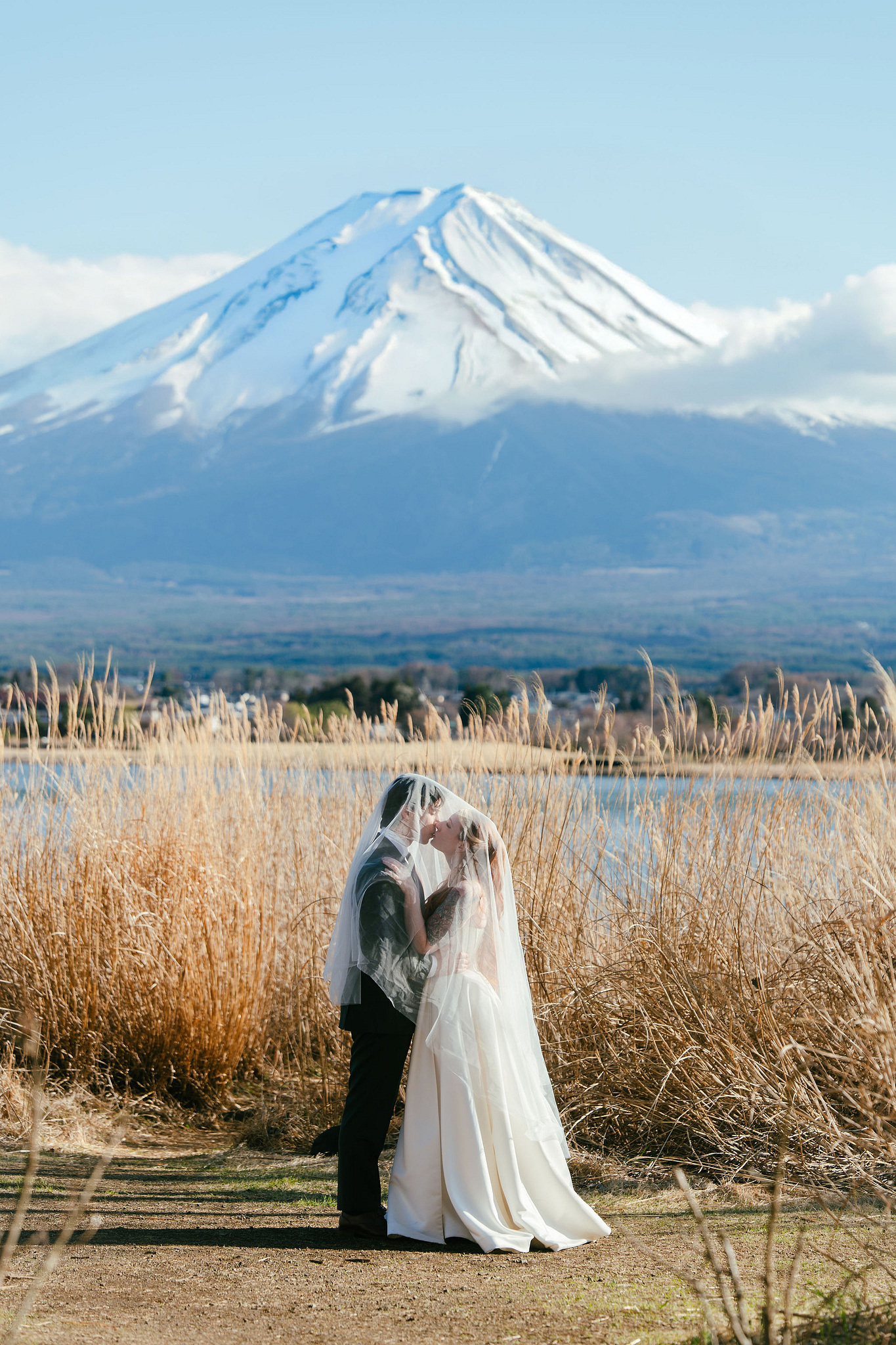 Tokyo & Mt. Fuji Pre-Wedding Photoshoot | Tokyo Garden Shrine, Lake Kawaguchiko & Shinjuku Street at Lake Kawaguchiko pre-wedding photo