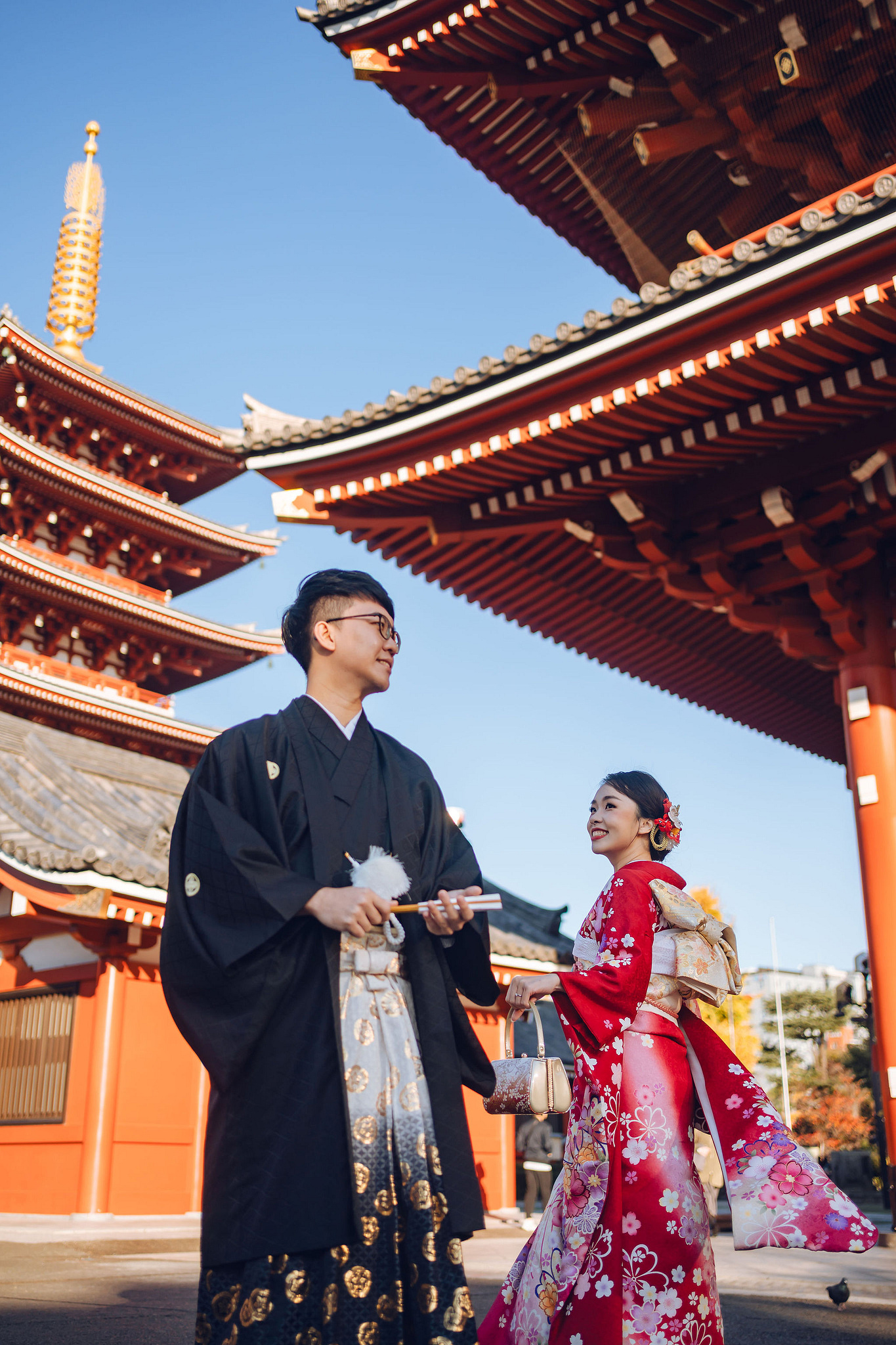 Tokyo & Mt Fuji Pre-Wedding Photoshoot | Asakusa Temple, Maple Corridor, Susuki Fields & Lake Kawaguchiko at Asakusa Temple pre-wedding photo