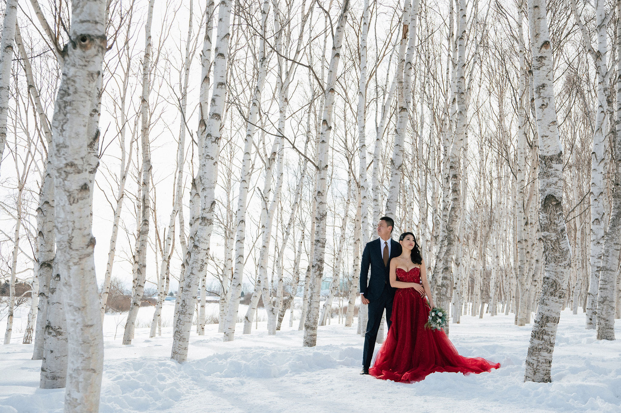 Hokkaido Pre-Wedding Photoshoot with Iyahiko Shrine, Nakajima Park, Moerenuma Park & Otaru Canal at Moerenuma Park pre-wedding photo