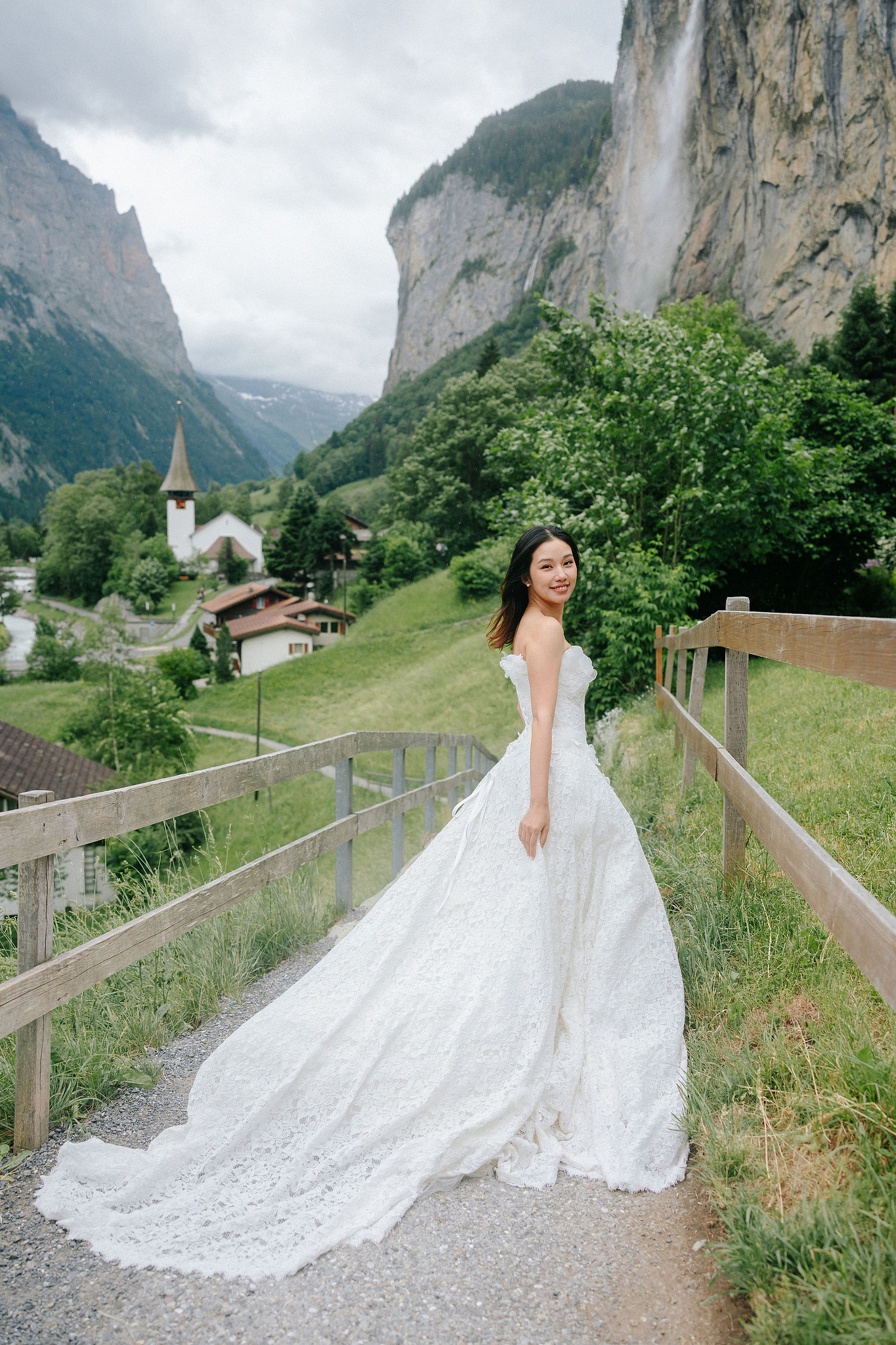 Switzerland Pre-Wedding Photoshoot | Grindelwald Village & Lauterbrunnen & Lake Lungern at Lauterbrunnen pre-wedding photo