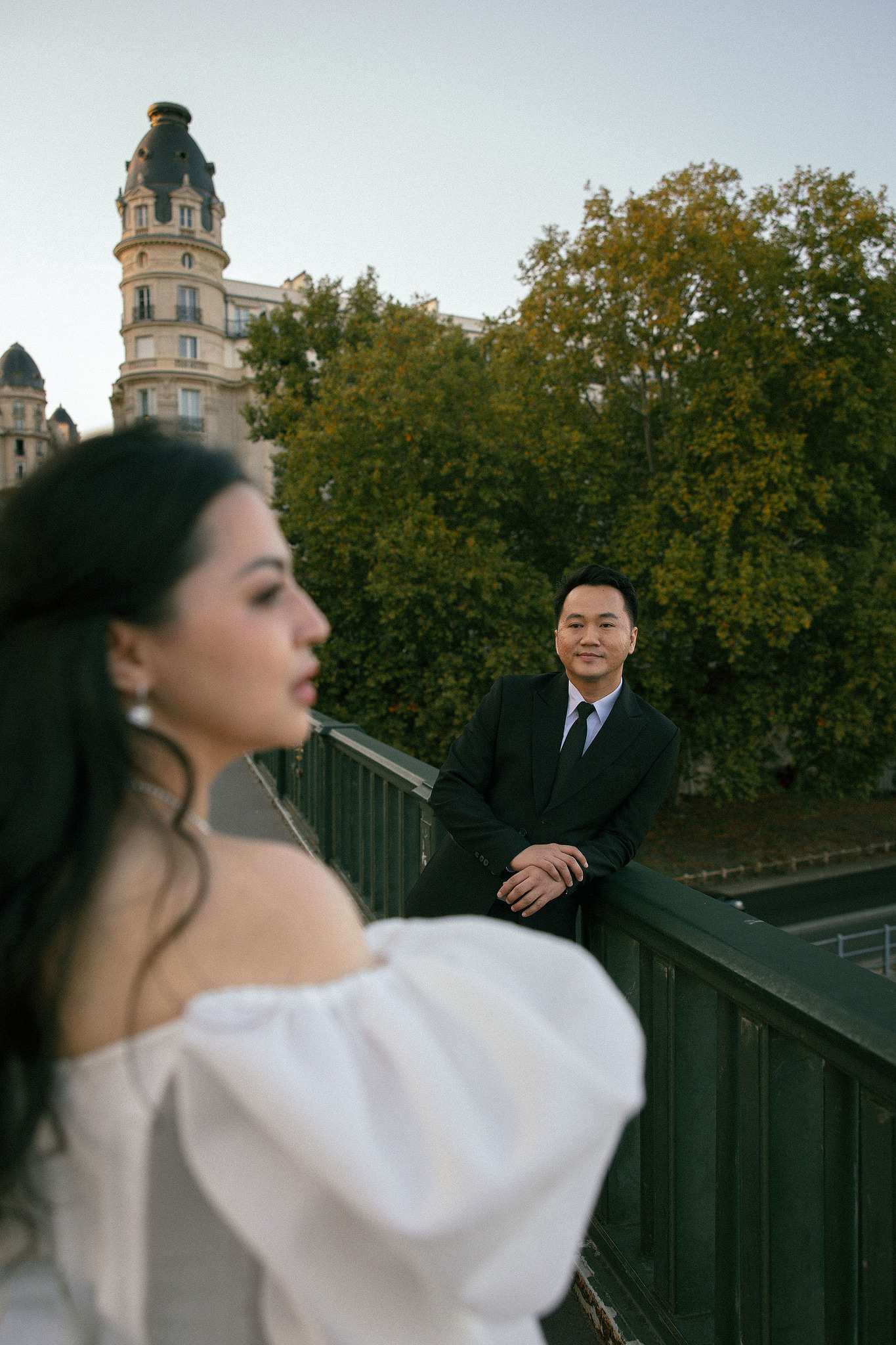 Paris Autumn Pre-Wedding Photoshoot | Avenue de Camoëns, Tuileries Garden, Louvre, Pont Alexandre III & Bir-Hakeim Bridge at Bir-Hakeim Bridge pre-wedding photo