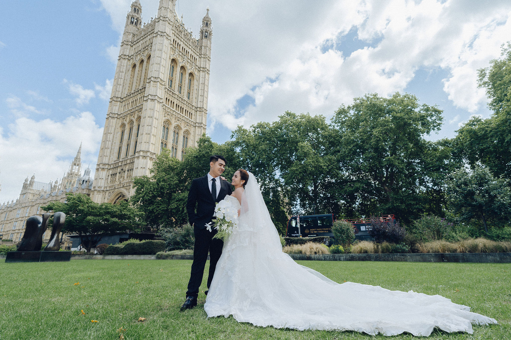 London Pre-Wedding Photoshoot | Westminster, St. Paul’s Cathedral & London Streets at Westminster pre-wedding photo