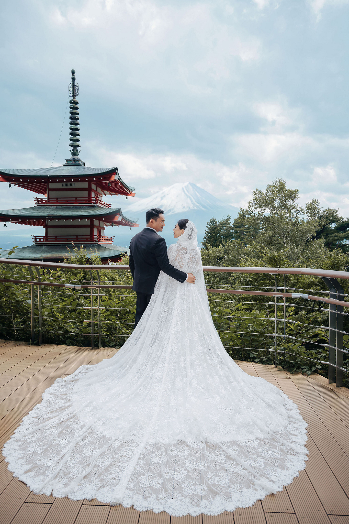 Mt. Fuji & Tokyo Pre-Wedding Photoshoot | Chureito Pagoda, Lake Kawaguchiko & Shinjuku at Chureito Pagoda pre-wedding photo
