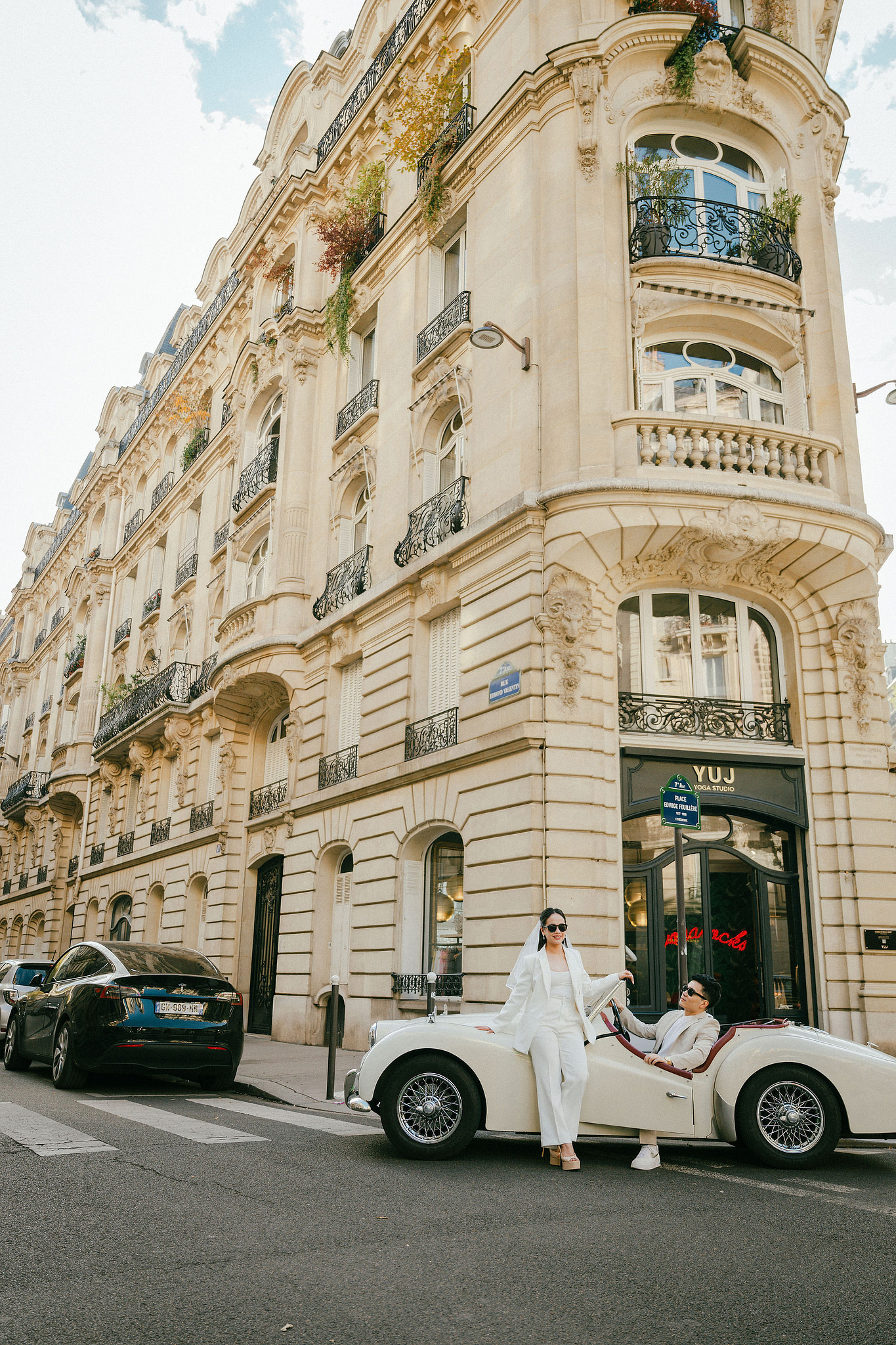 Paris Pre-Wedding Photoshoot | Trocadéro, Vintage Car, Parisian Café, Paris Rooftop & Louvre at Vintage Car pre-wedding photo