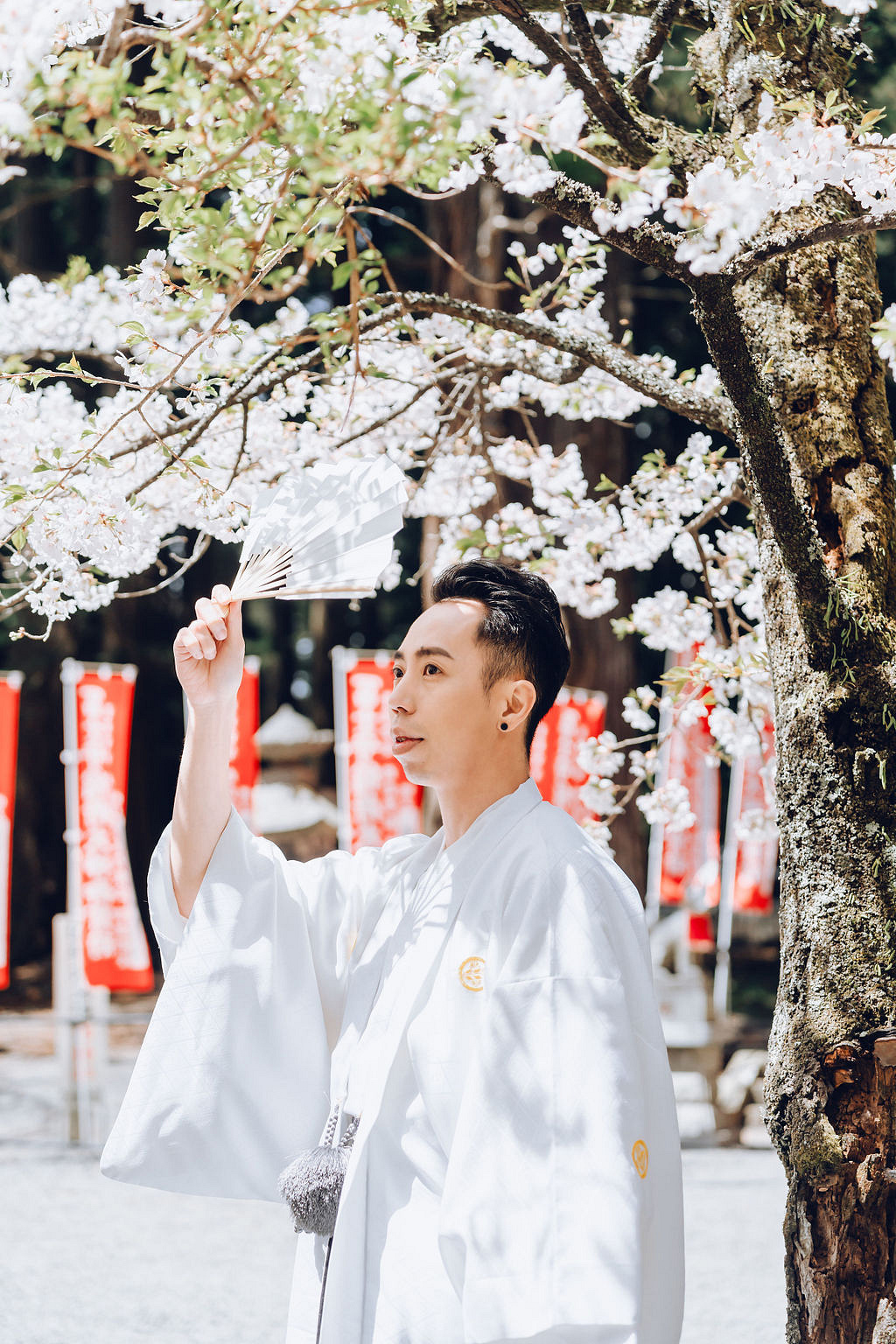 Tokyo & Mt Fuji Pre-Wedding Photoshoot | Mt Fuji Shrine, Chureito Pagoda & Lake Kawaguchiko at Mt Fuji Shrine pre-wedding photo