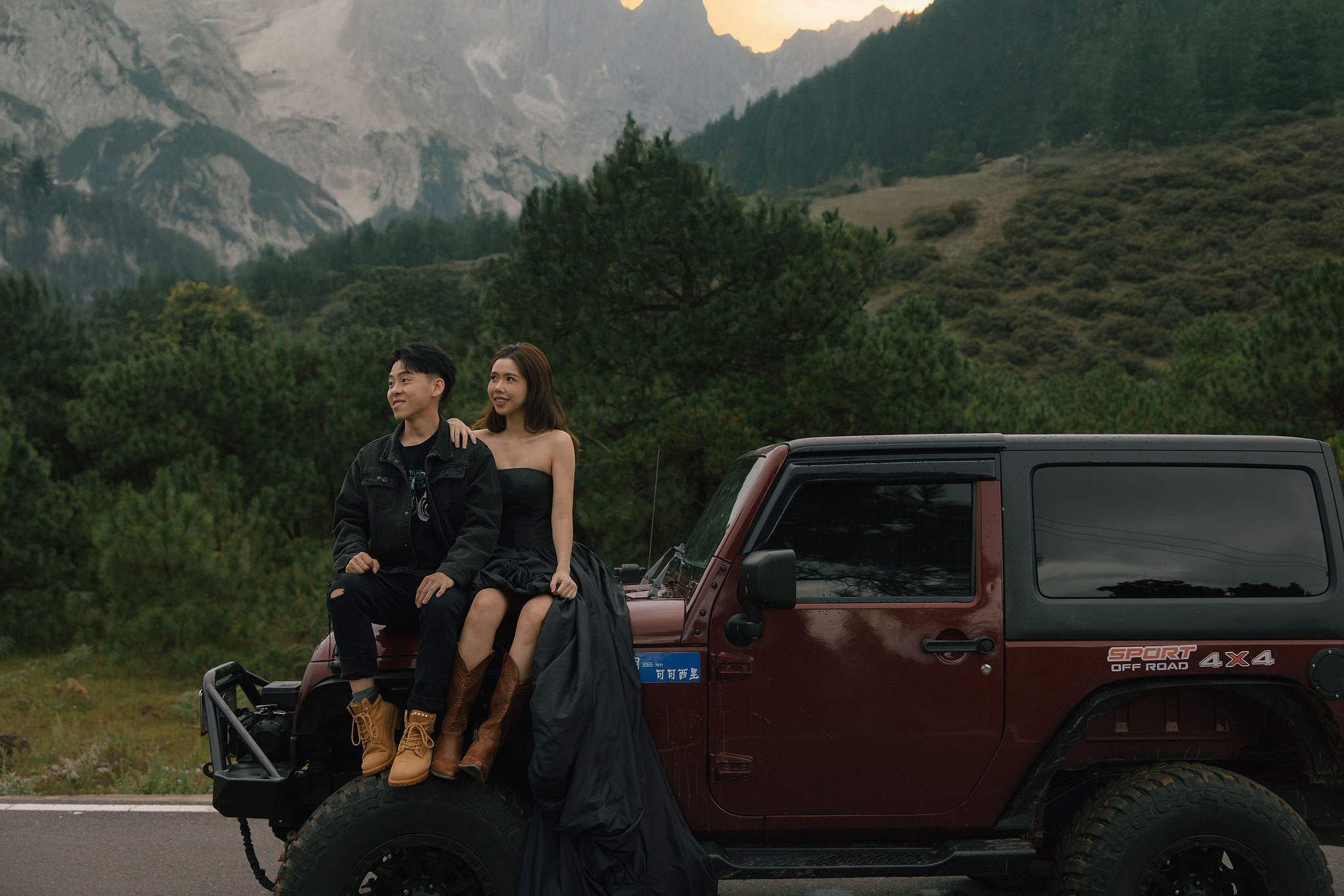 Yunnan Pre-Wedding Photoshoot Lijiang Dragon Jade Mountain Tribal Experience Ancient Town Hanfu at Jade Dragon Snow Mountain Foothills pre-wedding photo