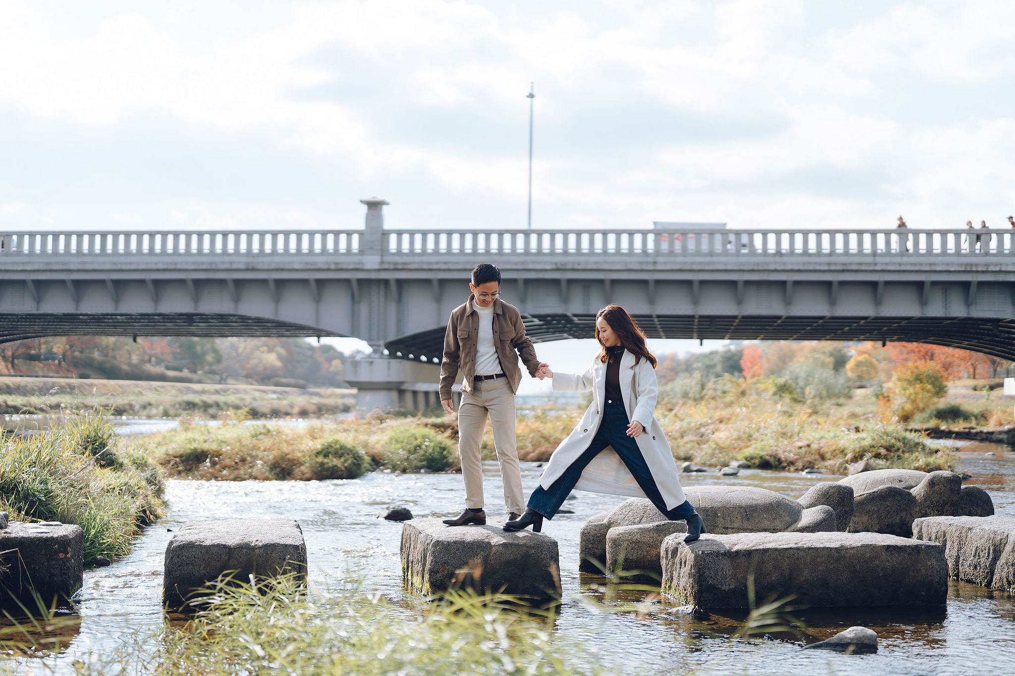 Kyoto Pre-Wedding Photoshoot | Kamo River, Nara Deer Park & Mt. Wakakusa at Kamo River pre-wedding photo