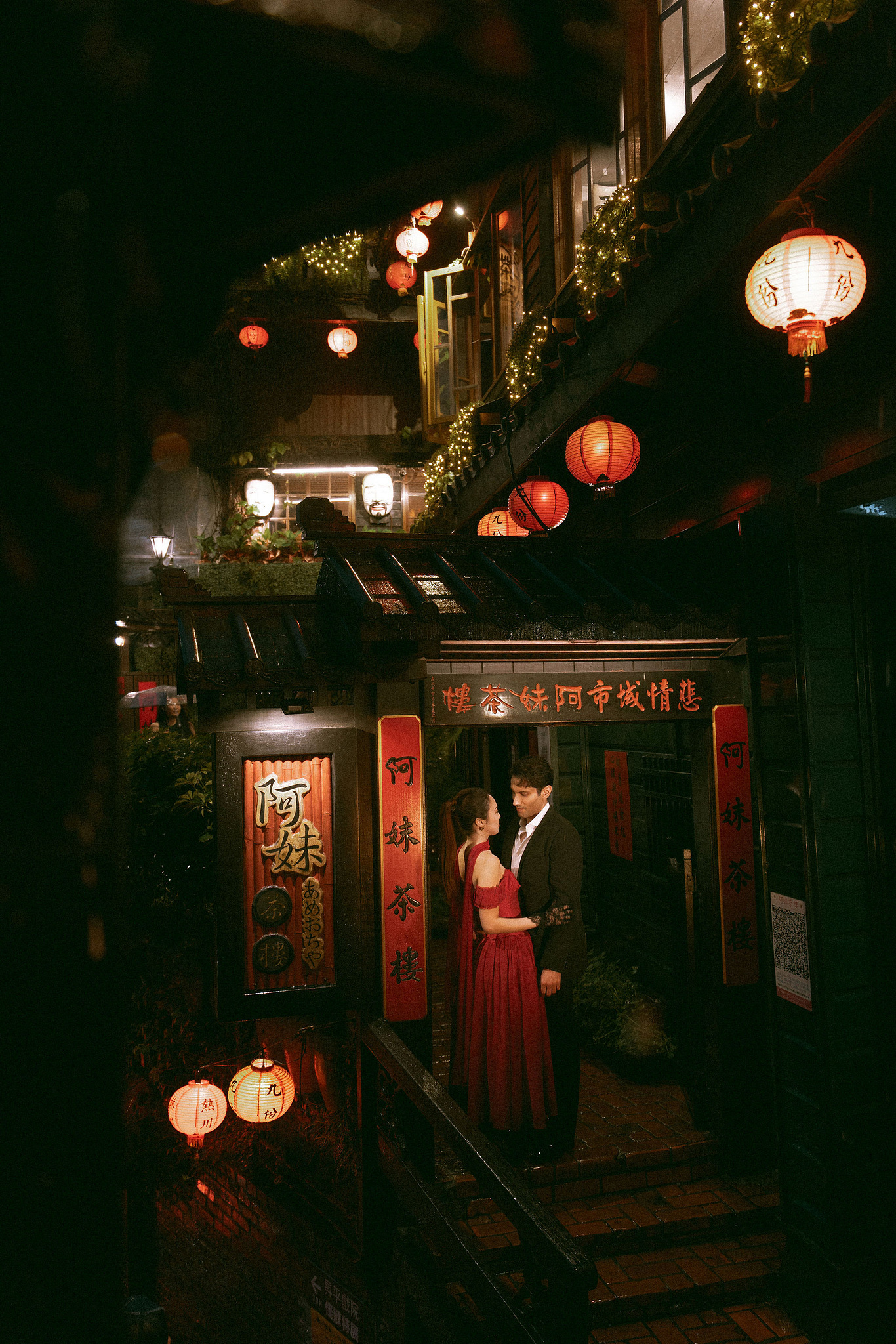 Taiwan Pre-Wedding Photoshoot | Bopiliao Historical Block, Nanya Rocks, Jinguashi & Jiufen at Jiufen pre-wedding photo
