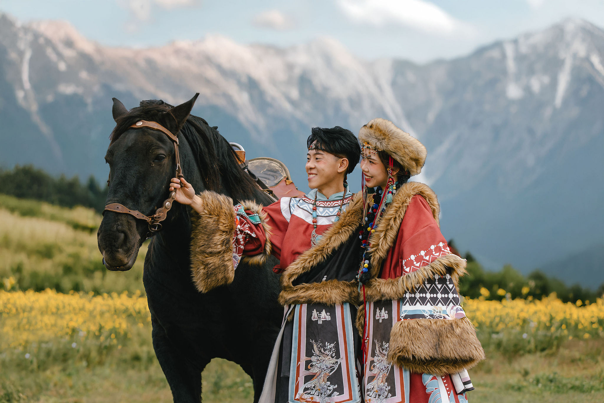 Yunnan Pre-Wedding Photoshoot Lijiang Dragon Jade Mountain Tribal Experience Ancient Town Hanfu at Yunnan Highland Pastures pre-wedding photo