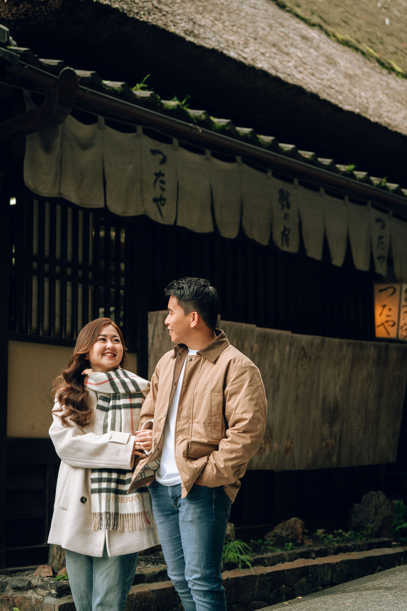 Kyoto Pre-Wedding Photoshoot | Arashiyama River, Arashiyama Temple & Mt. Wakakusa at Arashiyama Temple pre-wedding photo