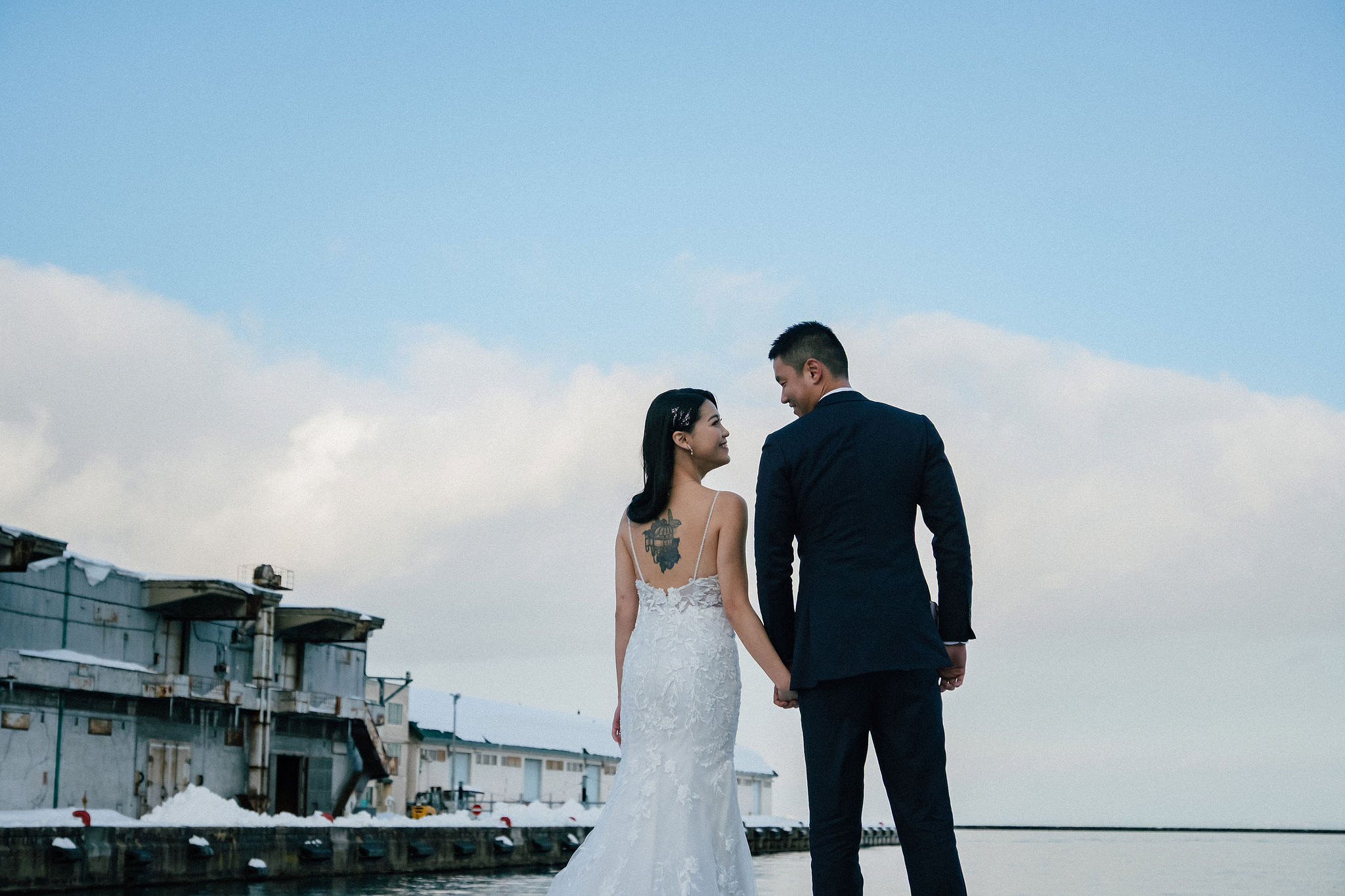 Hokkaido Pre-Wedding Photoshoot with Iyahiko Shrine, Nakajima Park, Moerenuma Park & Otaru Canal at Otaru Port pre-wedding photo