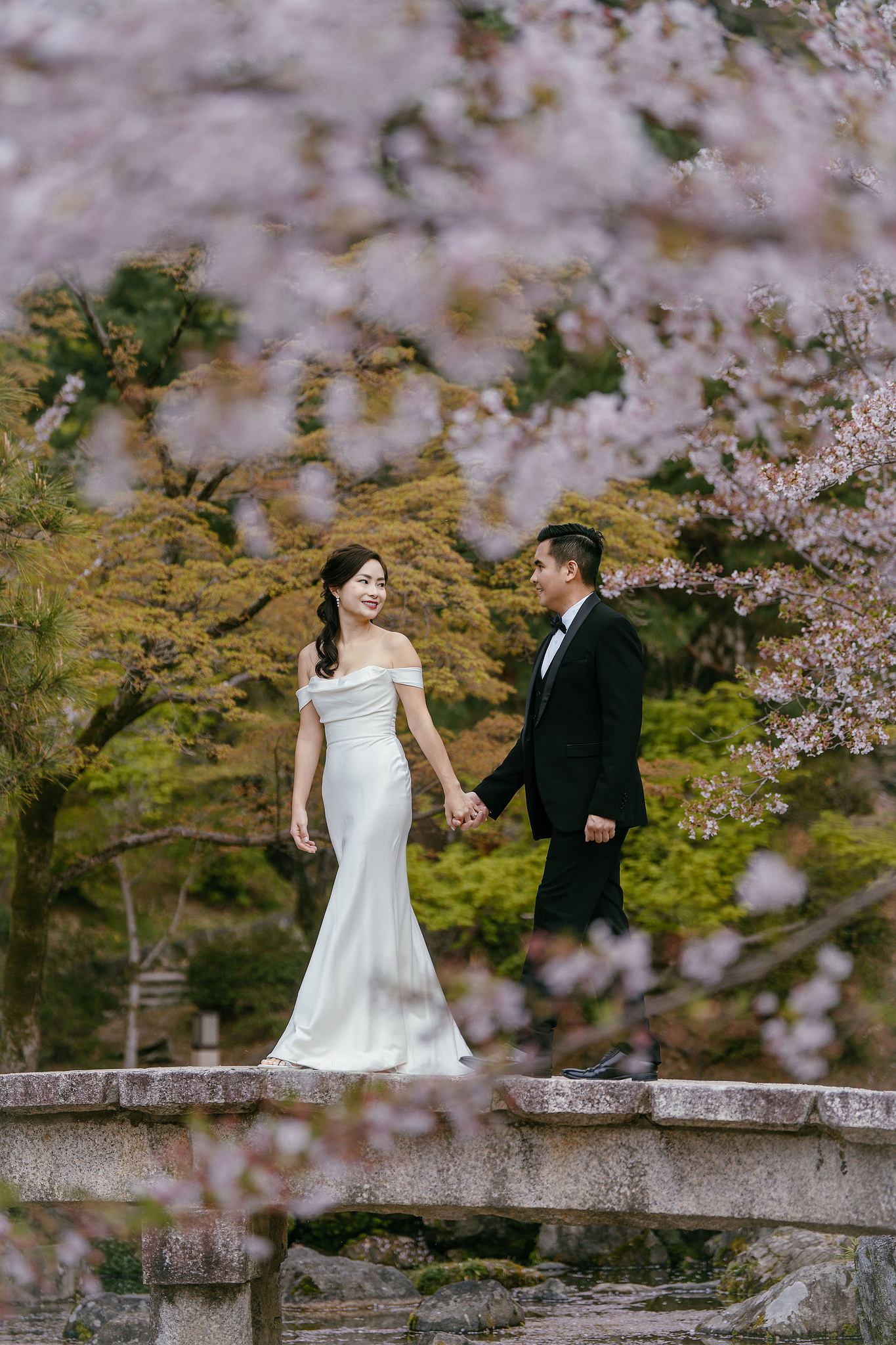 Kyoto Pre-Wedding Photoshoot | Gion Canal, Ninenzaka & Mount Wakakusa at Ninenzaka & Yasaka Pagoda pre-wedding photo