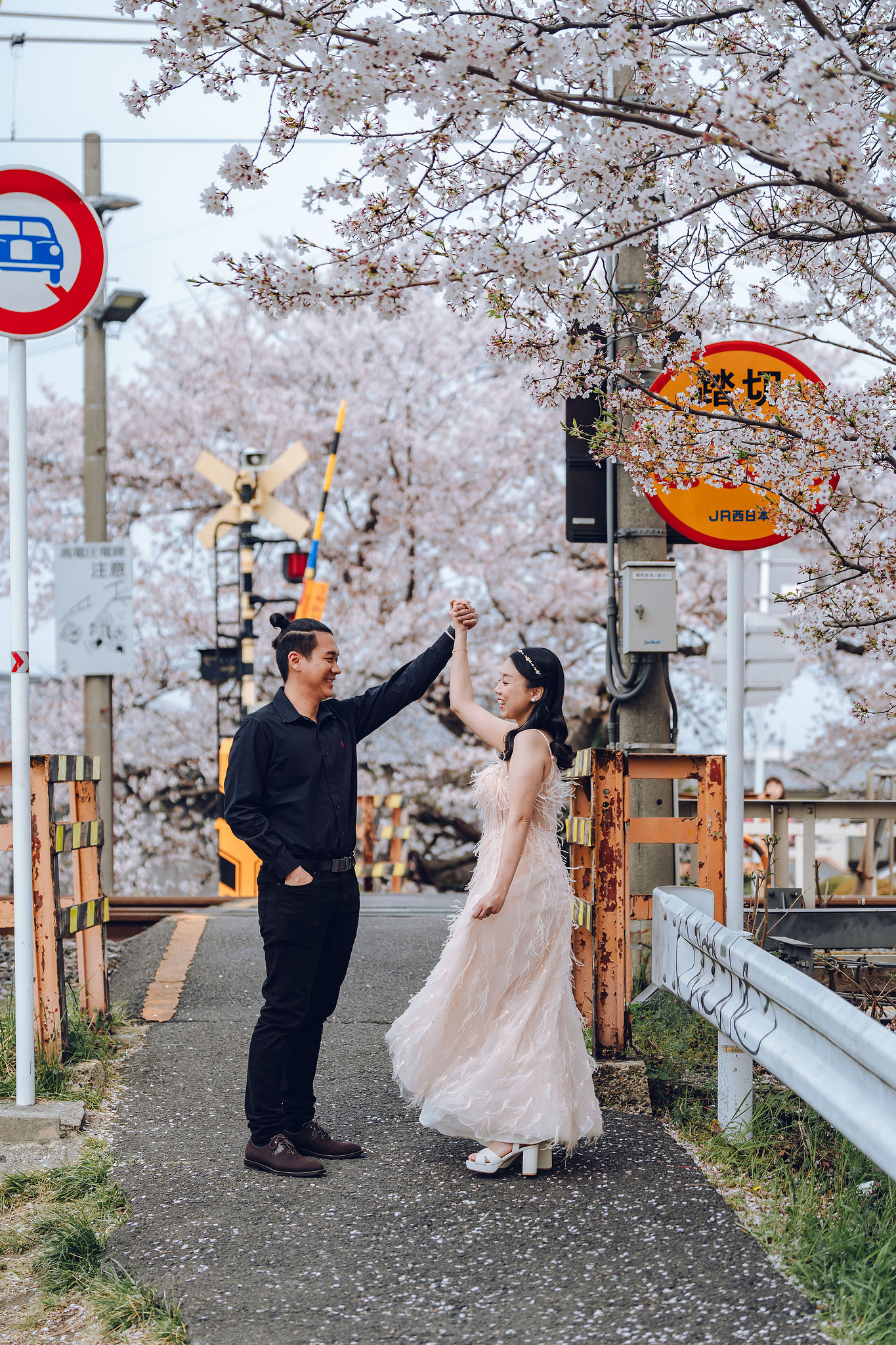 Kyoto Pre-Wedding Photoshoot | Historic Higashiyama Streets, Keage Incline & Nara Park at Keage Incline & Kamo Riverbanks pre-wedding photo