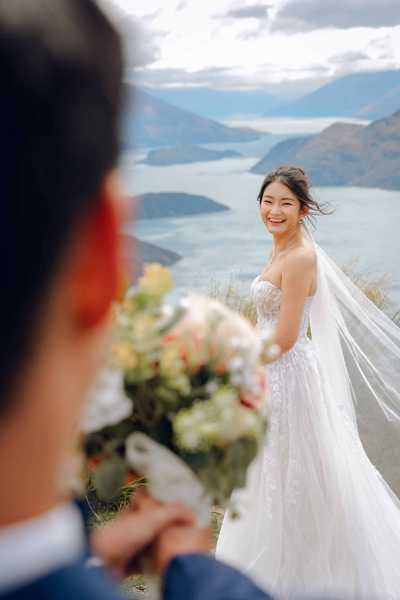 New Zealand Pre-Wedding Photoshoot | Coromandel Peak, Queenstown Highway & Alpaca Farm at Coromandel Peak pre-wedding photo