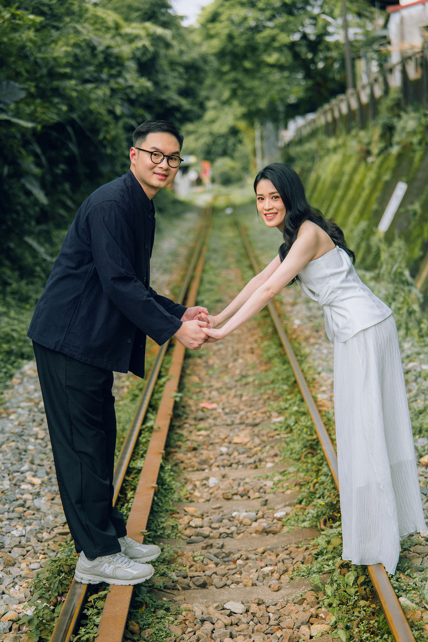 Taiwan Pre-Wedding Photoshoot | Dadaocheng, Shifen & Jiufen at Shifen pre-wedding photo