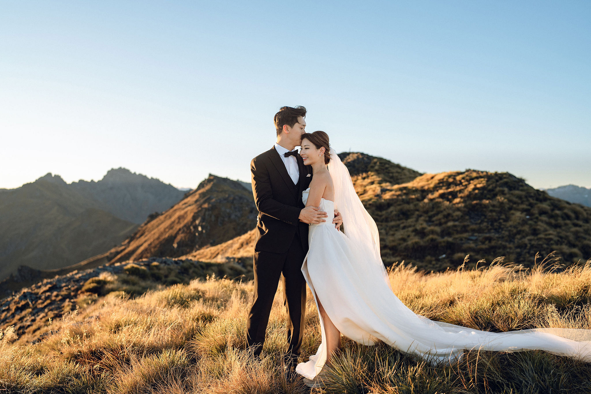 New Zealand Autumn Pre-Wedding Photoshoot Twin Peak Skippers Canyon Alpaca Farm Hilltop Cardrona Night Shoot Kombi Van at Twin Peak pre-wedding photo