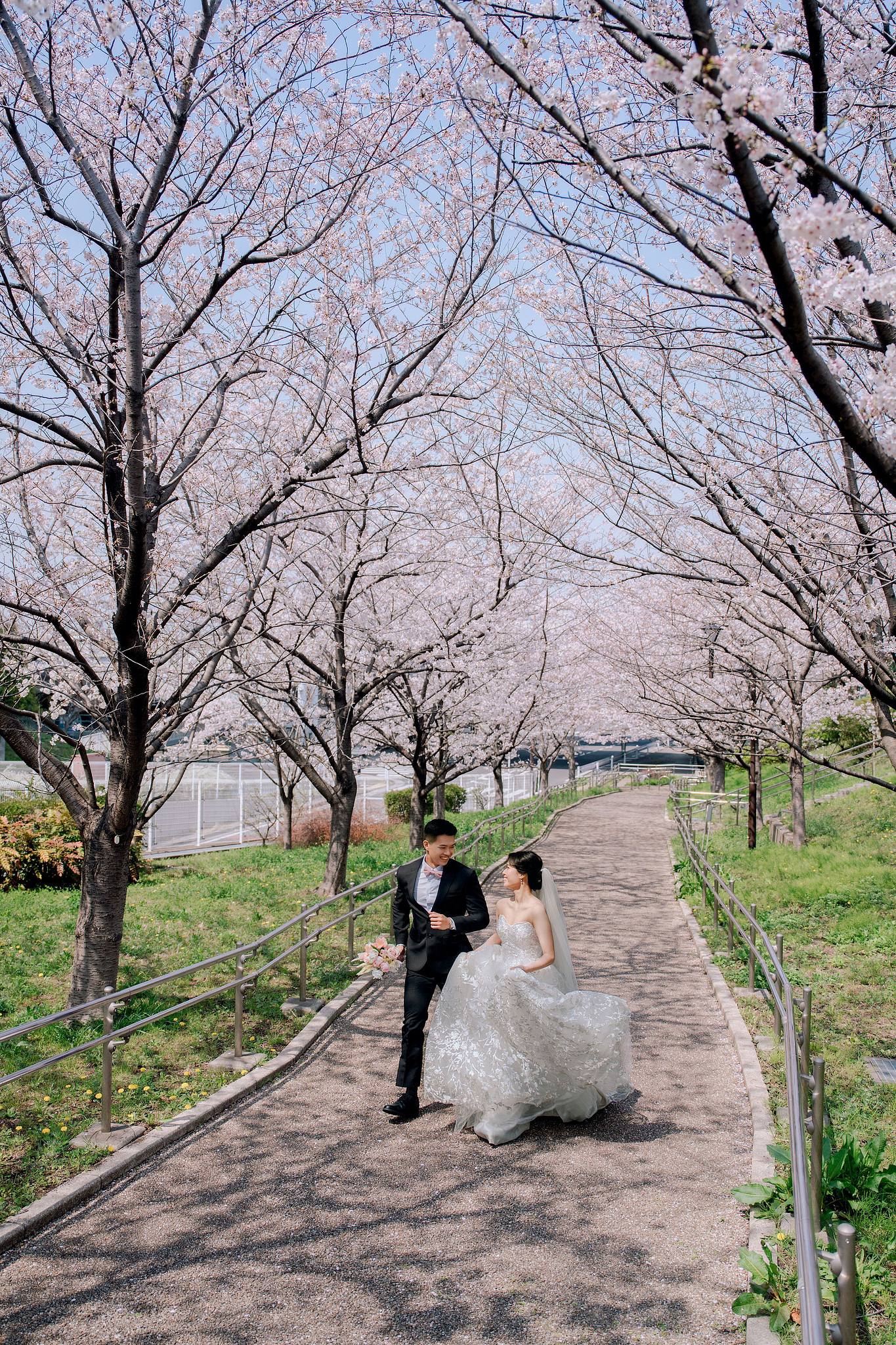 Tokyo & Mt Fuji Pre-Wedding Photoshoot | Senso-Ji Temple, Tokyo Park & Lake Kawaguchiko at Tokyo Park pre-wedding photo