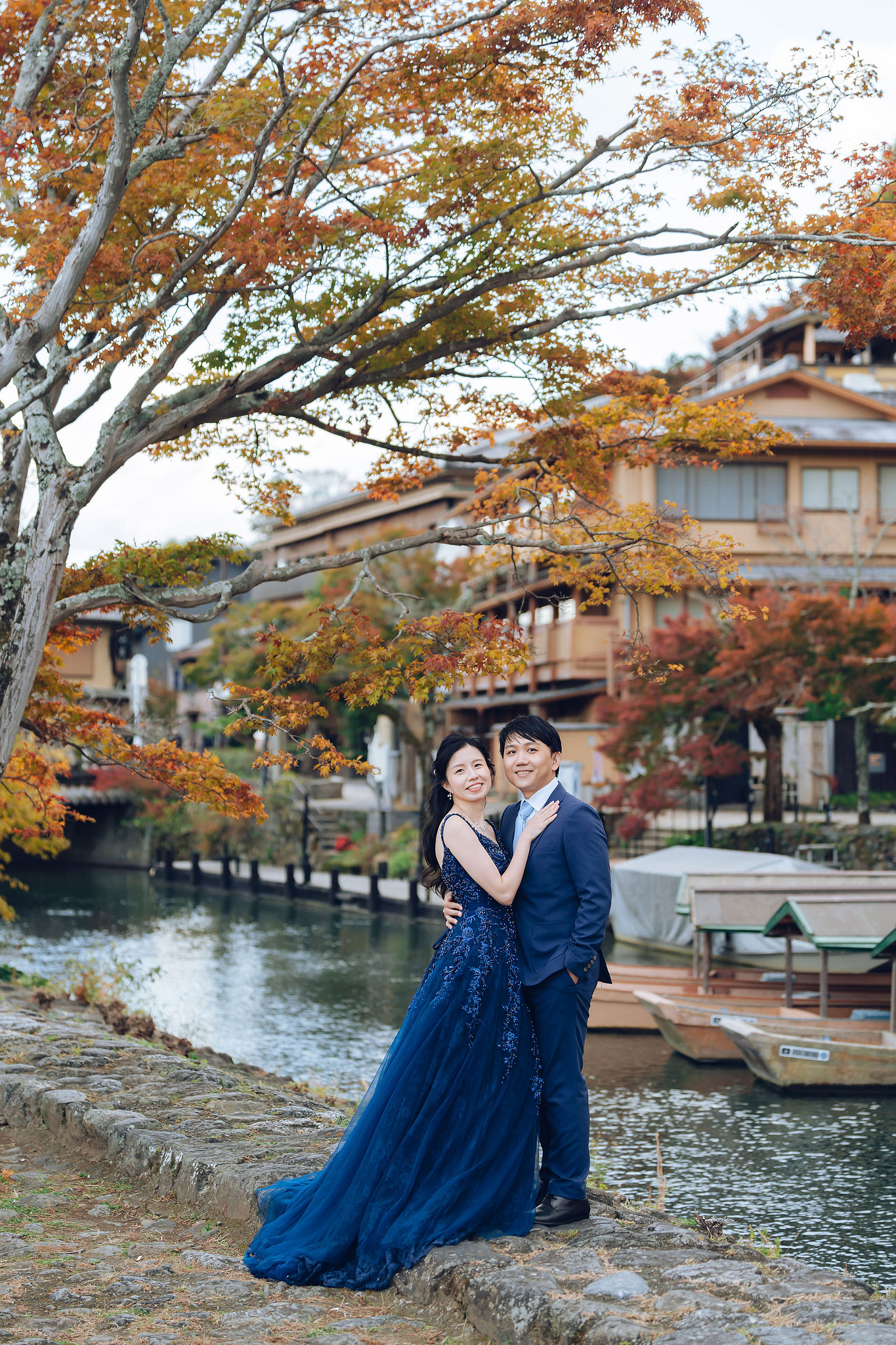 Kyoto Pre-Wedding Photoshoot | Traditional Higashiyama, Arashiyama Hills & Nighttime Railway at Arashiyama Area & Hillside pre-wedding photo