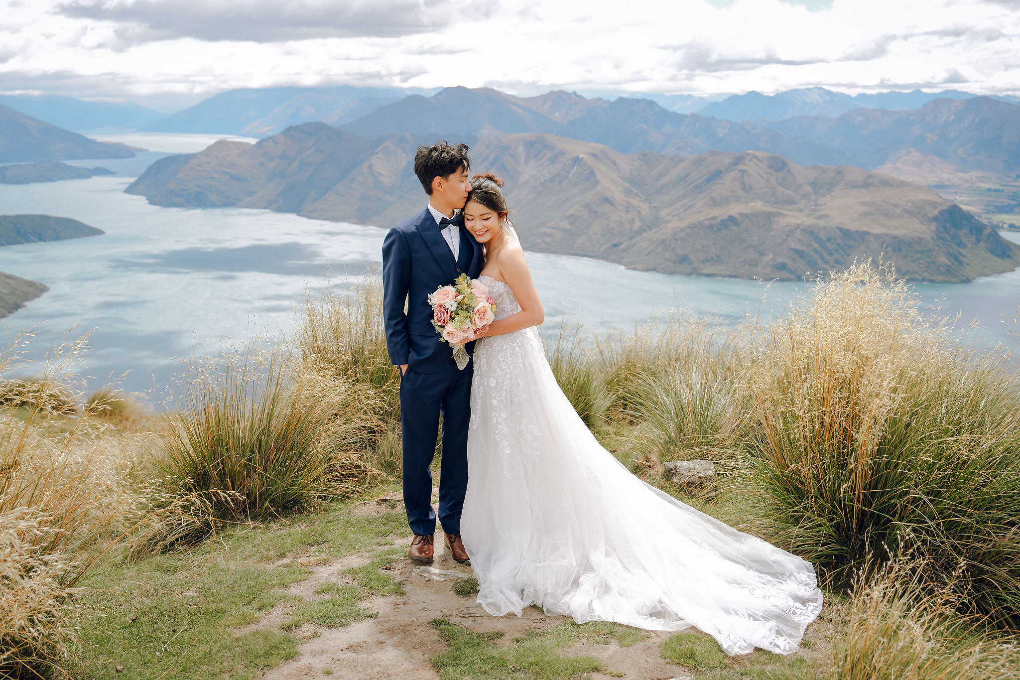 New Zealand Pre-Wedding Photoshoot | Coromandel Peak, Queenstown Highway & Alpaca Farm at Coromandel Peak pre-wedding photo