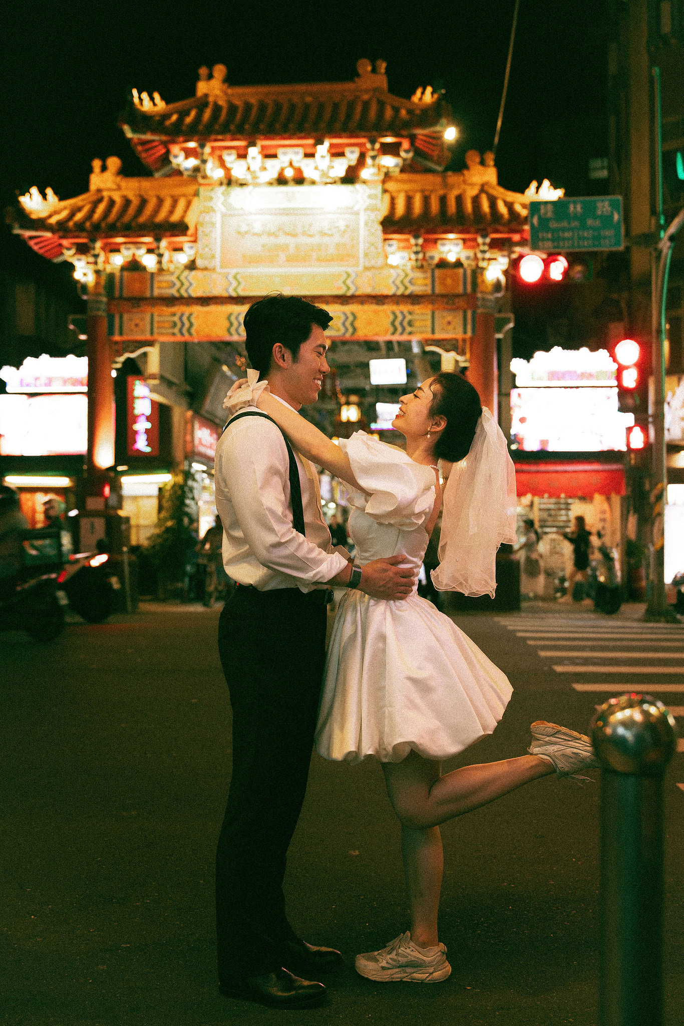 Taiwan Pre-Wedding Photoshoot Traditional Garden Qi Pao Experience Yangmingshan Vintage Night Market Shoot at Night Market pre-wedding photo