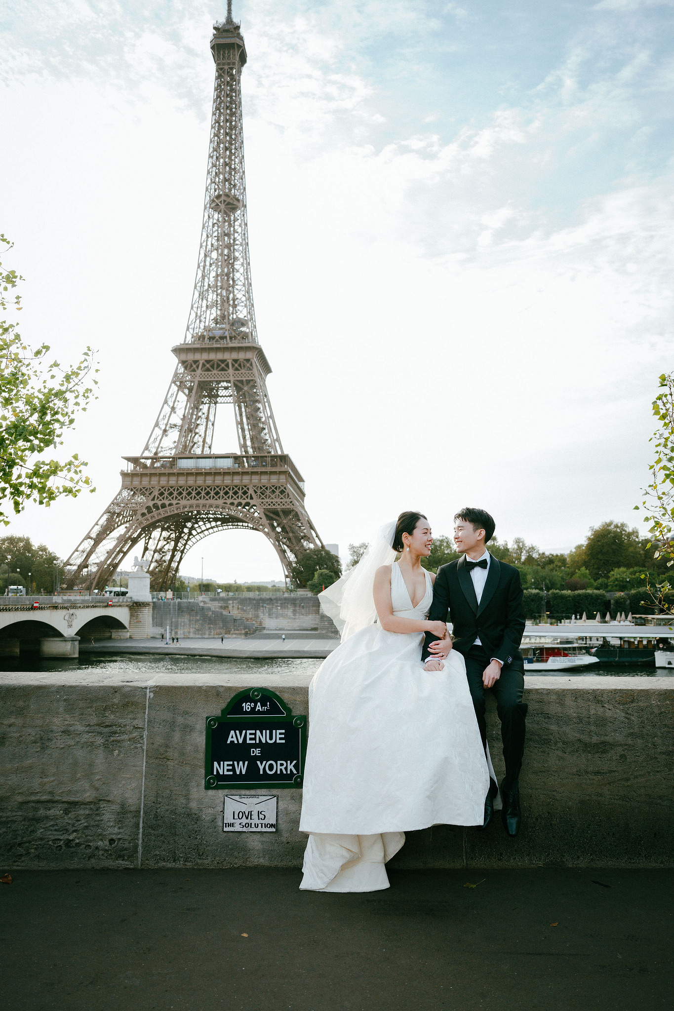 Paris Autumn Pre-Wedding Photoshoot | Place du Trocadéro, Port de Billy, Avenue de Camoëns, Louvre & Luxembourg Gardens at Place du Trocadéro & Avenue de New York pre-wedding photo