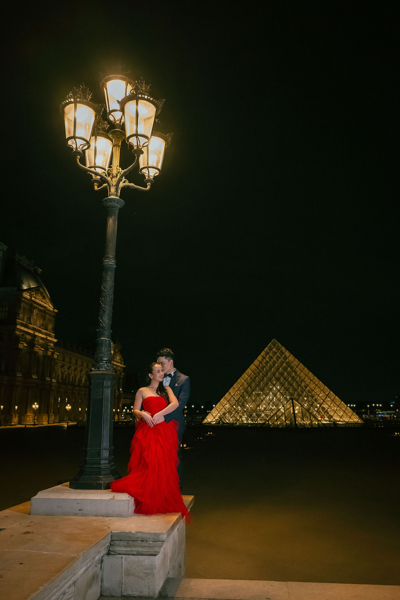 Paris Pre-Wedding Photoshoot | Trocadéro, Vintage Car, Parisian Café, Paris Rooftop & Louvre at Louvre pre-wedding photo